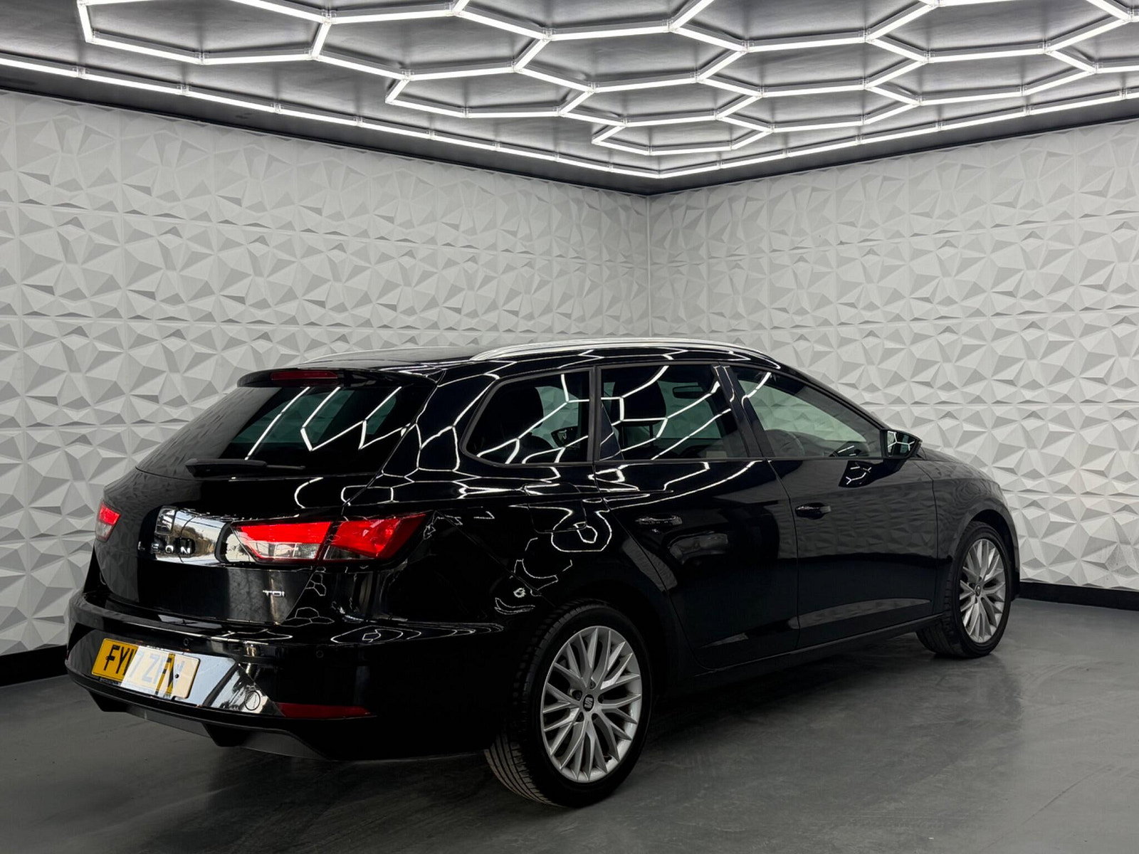 Seat Leon 1.6 TDI SE Dynamic Technology ST Euro 6 (s/s) 5dr 5dr Manual 2017