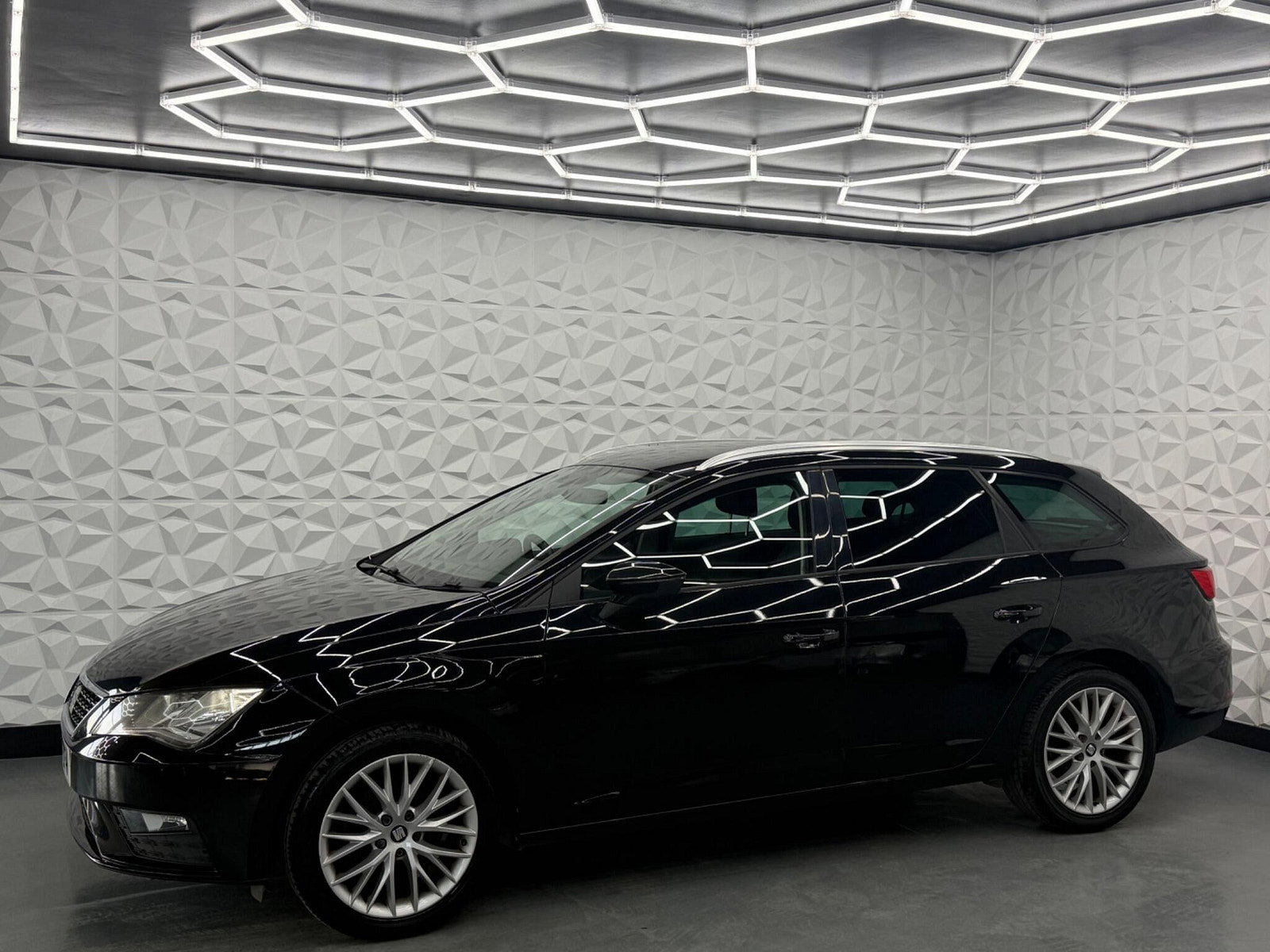 Seat Leon 1.6 TDI SE Dynamic Technology ST Euro 6 (s/s) 5dr 5dr Manual 2017