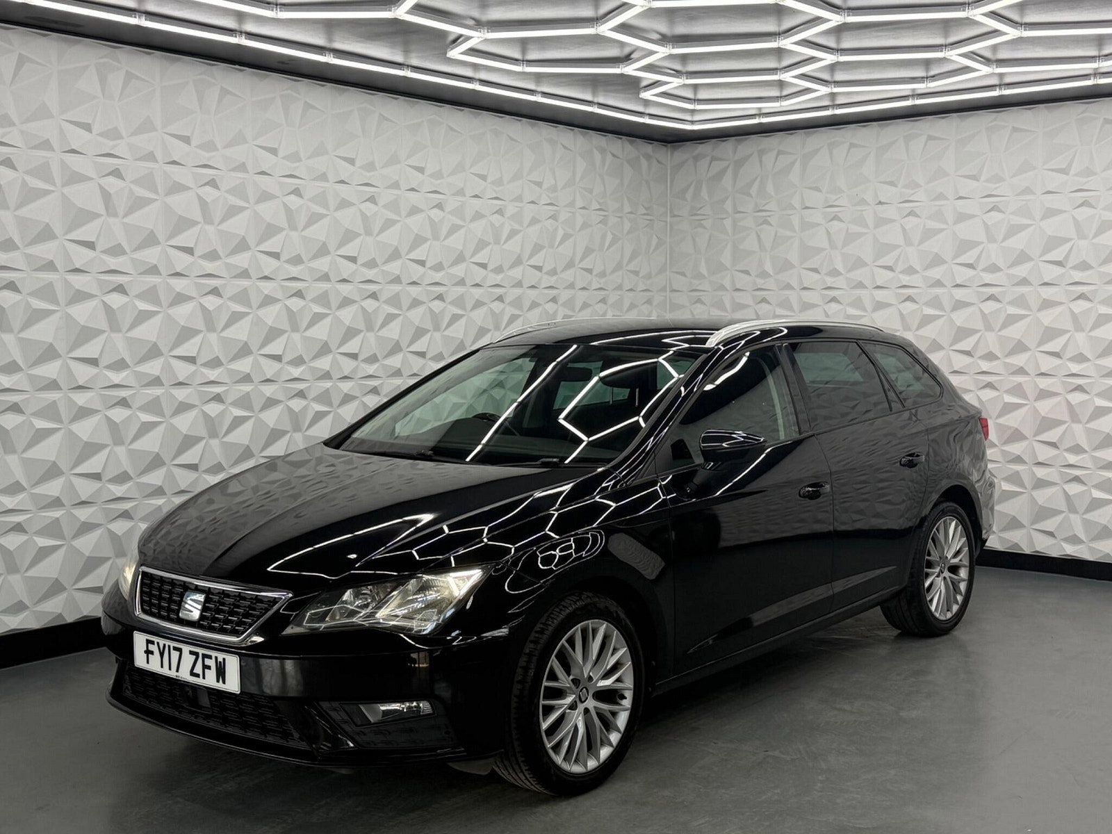 Seat Leon 1.6 TDI SE Dynamic Technology ST Euro 6 (s/s) 5dr 5dr Manual 2017