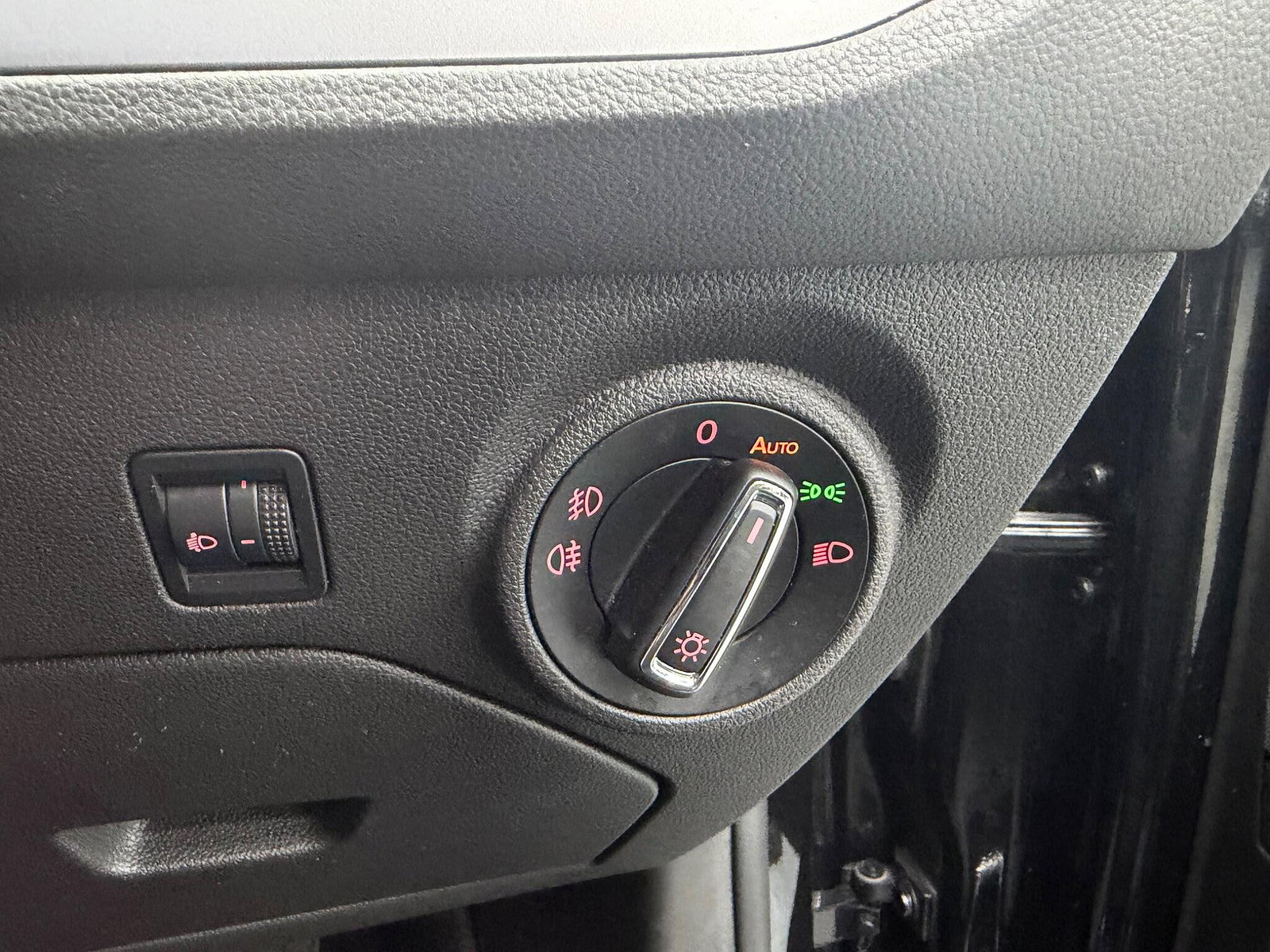 Seat Leon 1.6 TDI SE Dynamic Technology ST Euro 6 (s/s) 5dr 5dr Manual 2017