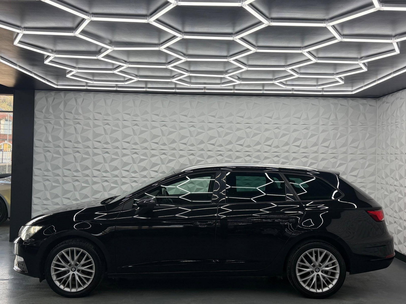 Seat Leon 1.6 TDI SE Dynamic Technology ST Euro 6 (s/s) 5dr 5dr Manual 2017