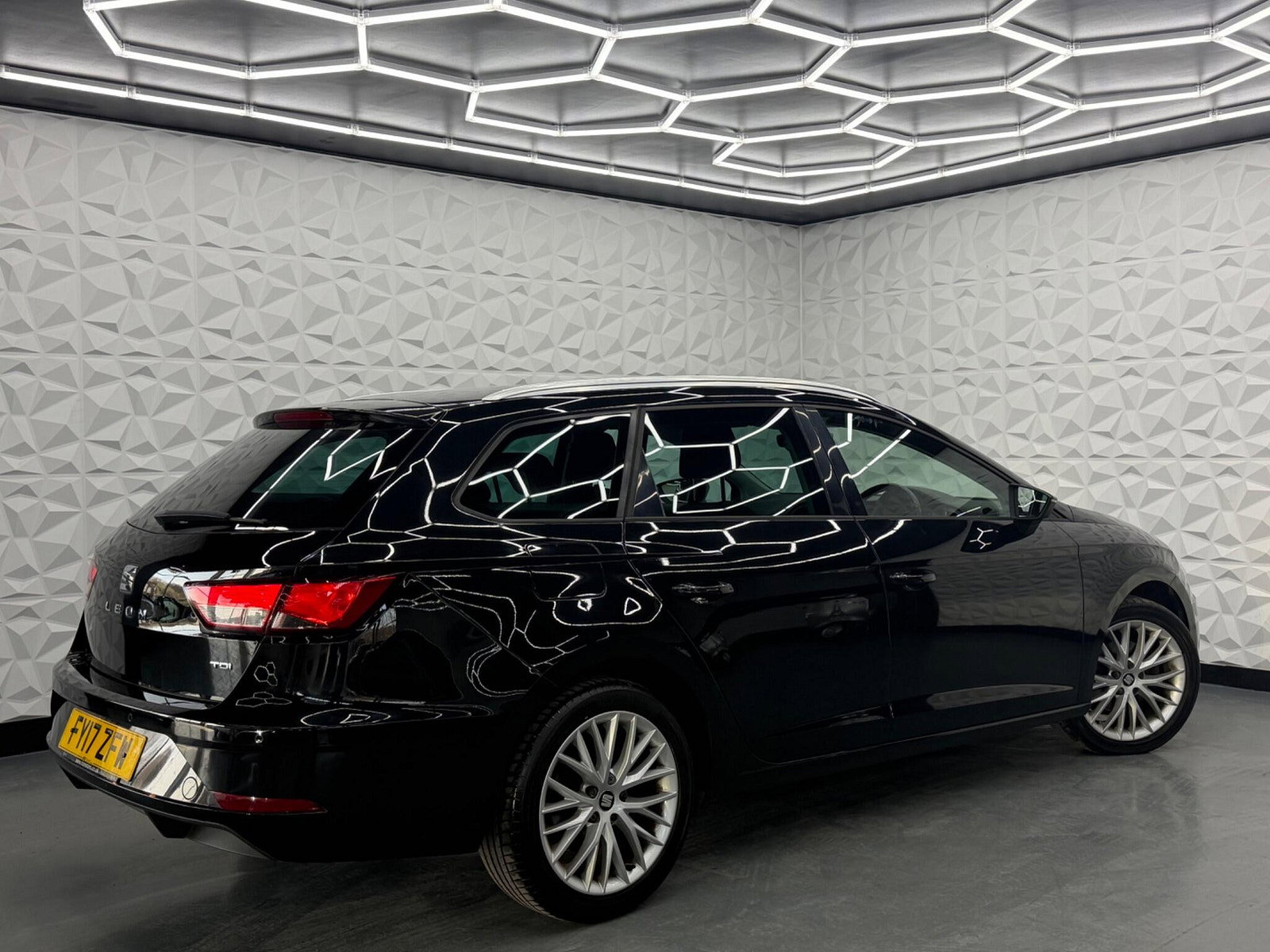 Seat Leon 1.6 TDI SE Dynamic Technology ST Euro 6 (s/s) 5dr 5dr Manual 2017