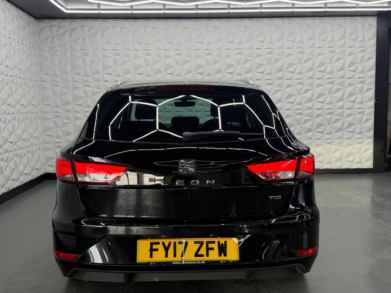 Seat Leon 1.6 TDI SE Dynamic Technology ST Euro 6 (s/s) 5dr 5dr Manual 2017