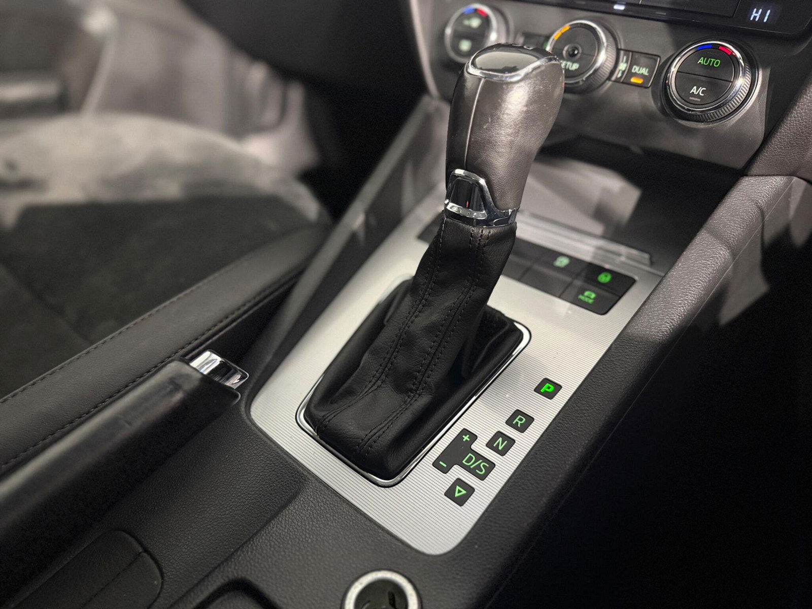 Skoda Octavia 2.0 TDI Elegance DSG Euro 5 (s/s) 5dr 5dr Automatic 2014