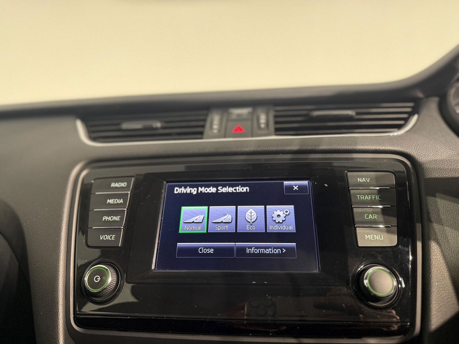 Skoda Octavia 2.0 TDI Elegance DSG Euro 5 (s/s) 5dr 5dr Automatic 2014