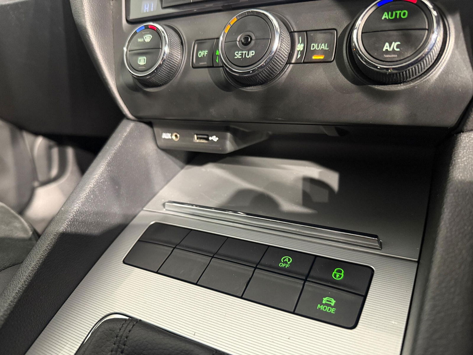 Skoda Octavia 2.0 TDI Elegance DSG Euro 5 (s/s) 5dr 5dr Automatic 2014