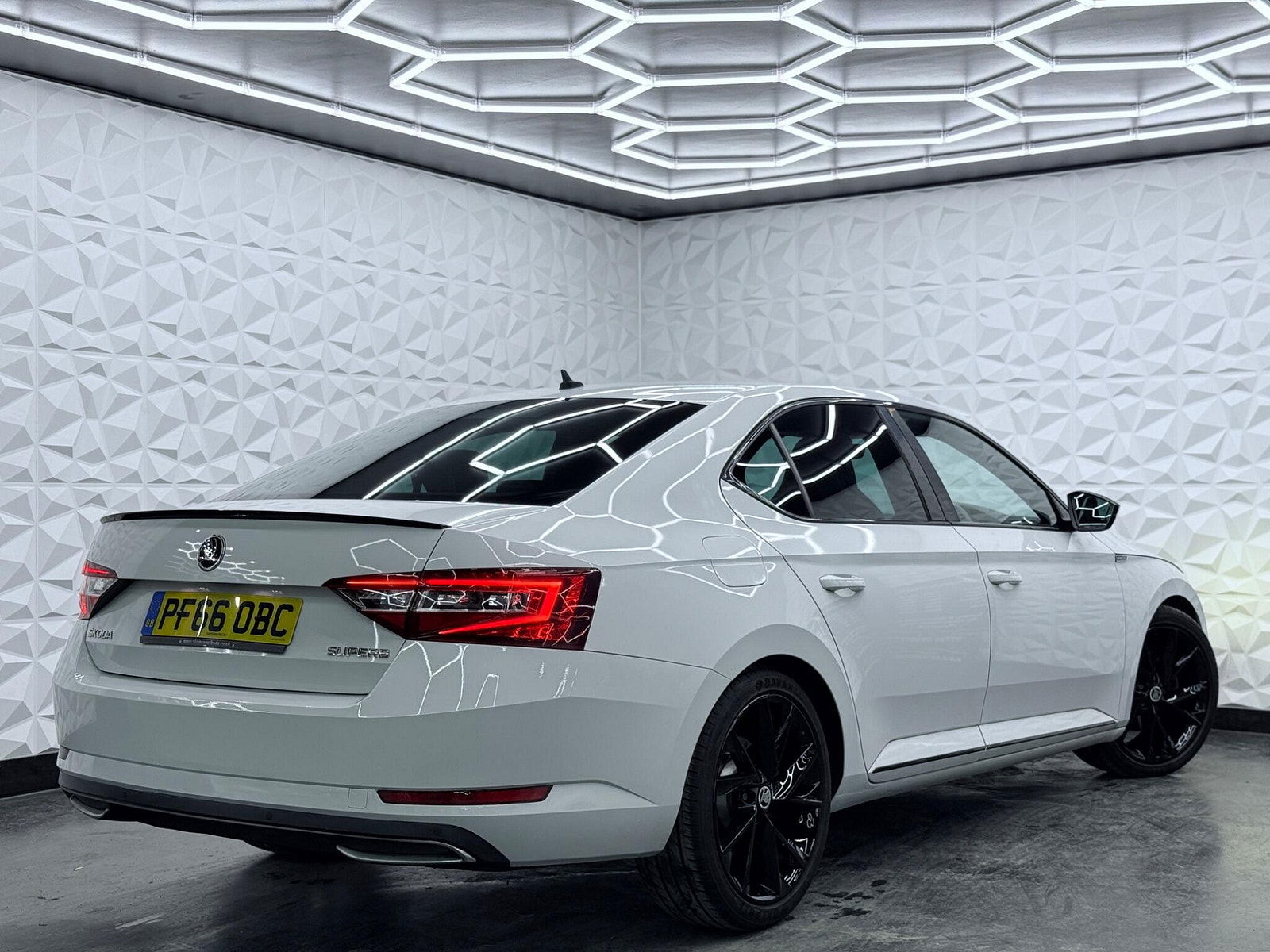 Skoda Superb 2.0 TDI SportLine Euro 6 (s/s) 5dr 5dr Manual 2016