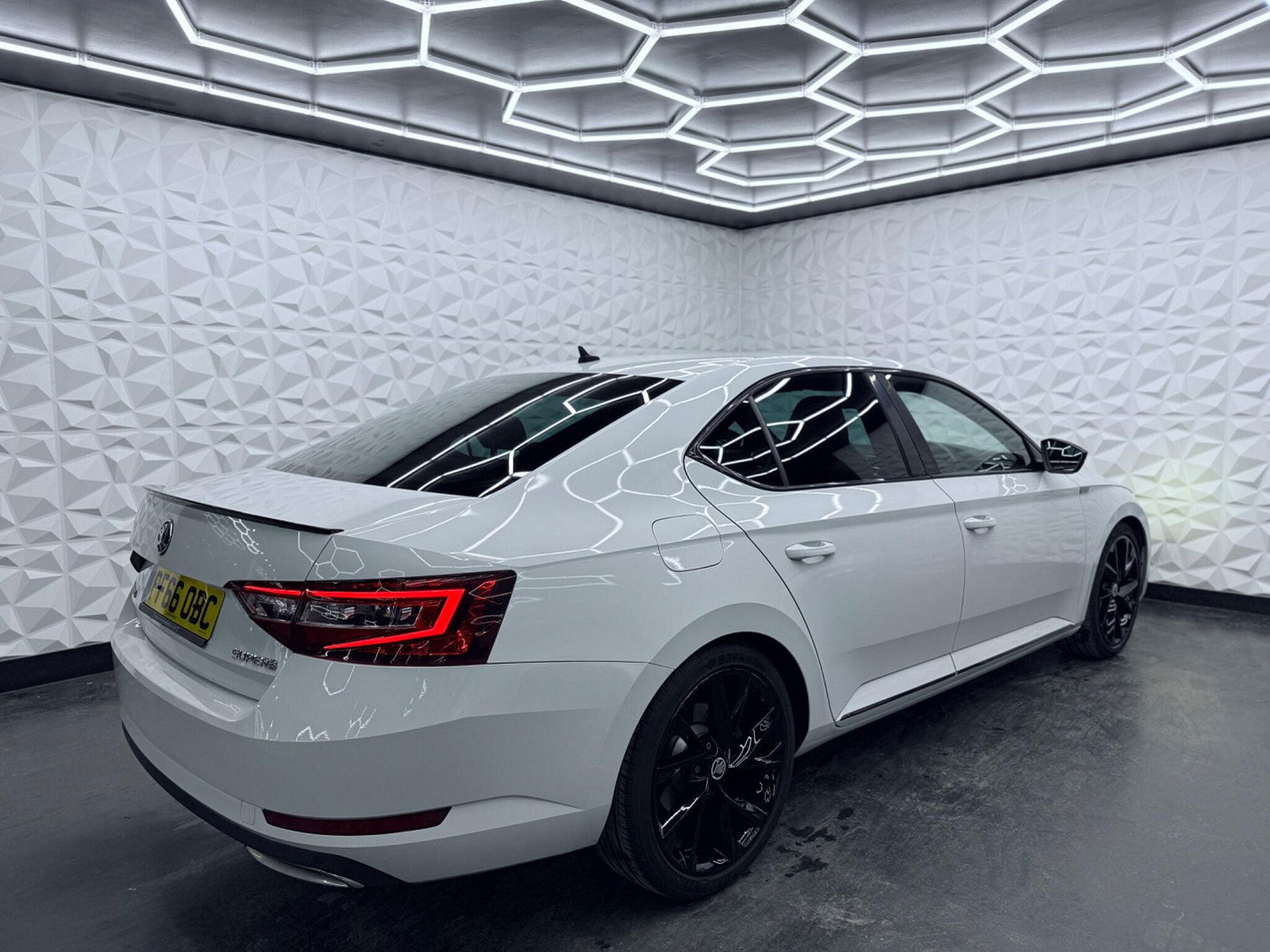 Skoda Superb 2.0 TDI SportLine Euro 6 (s/s) 5dr 5dr Manual 2016