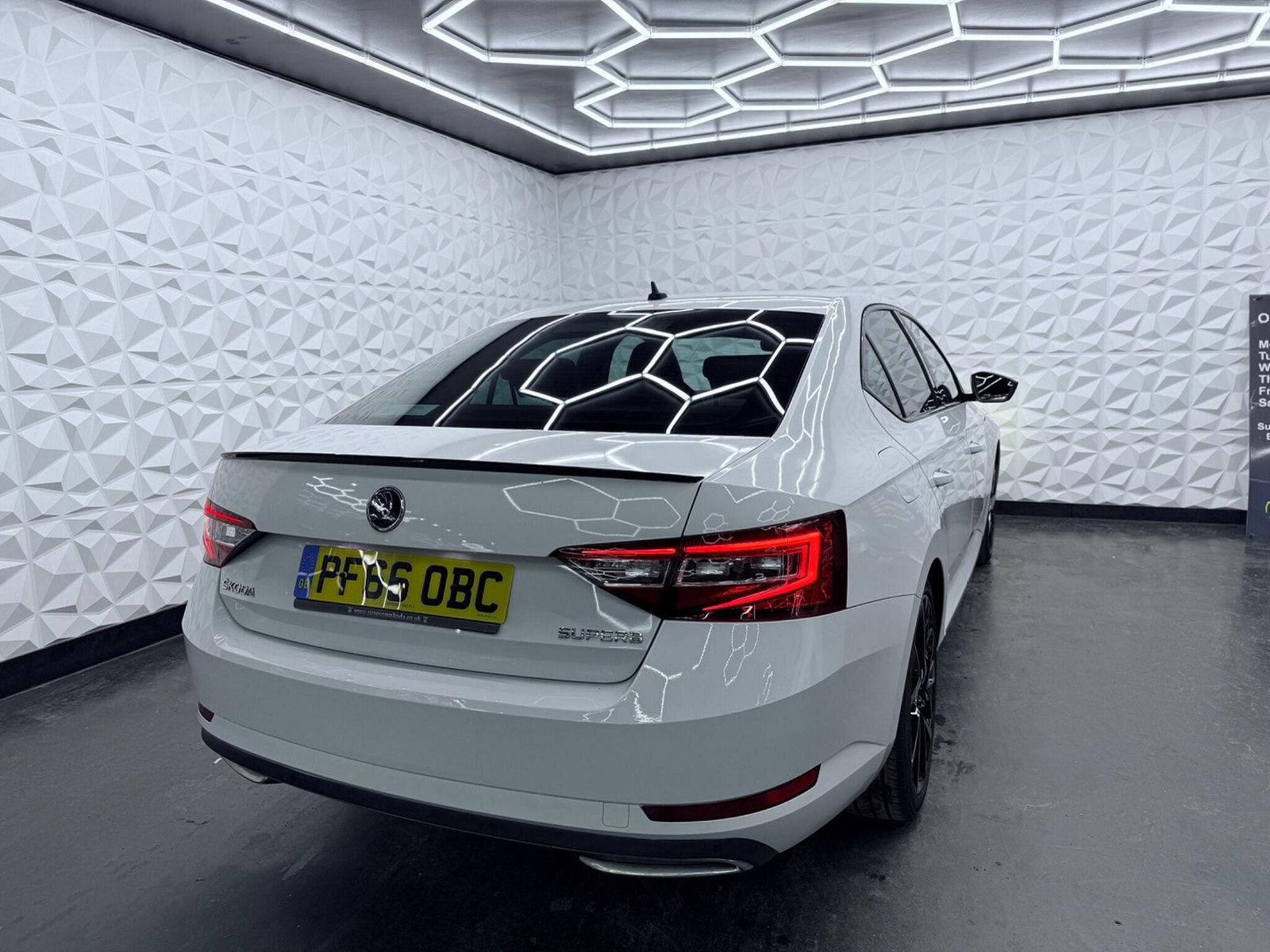 Skoda Superb 2.0 TDI SportLine Euro 6 (s/s) 5dr 5dr Manual 2016