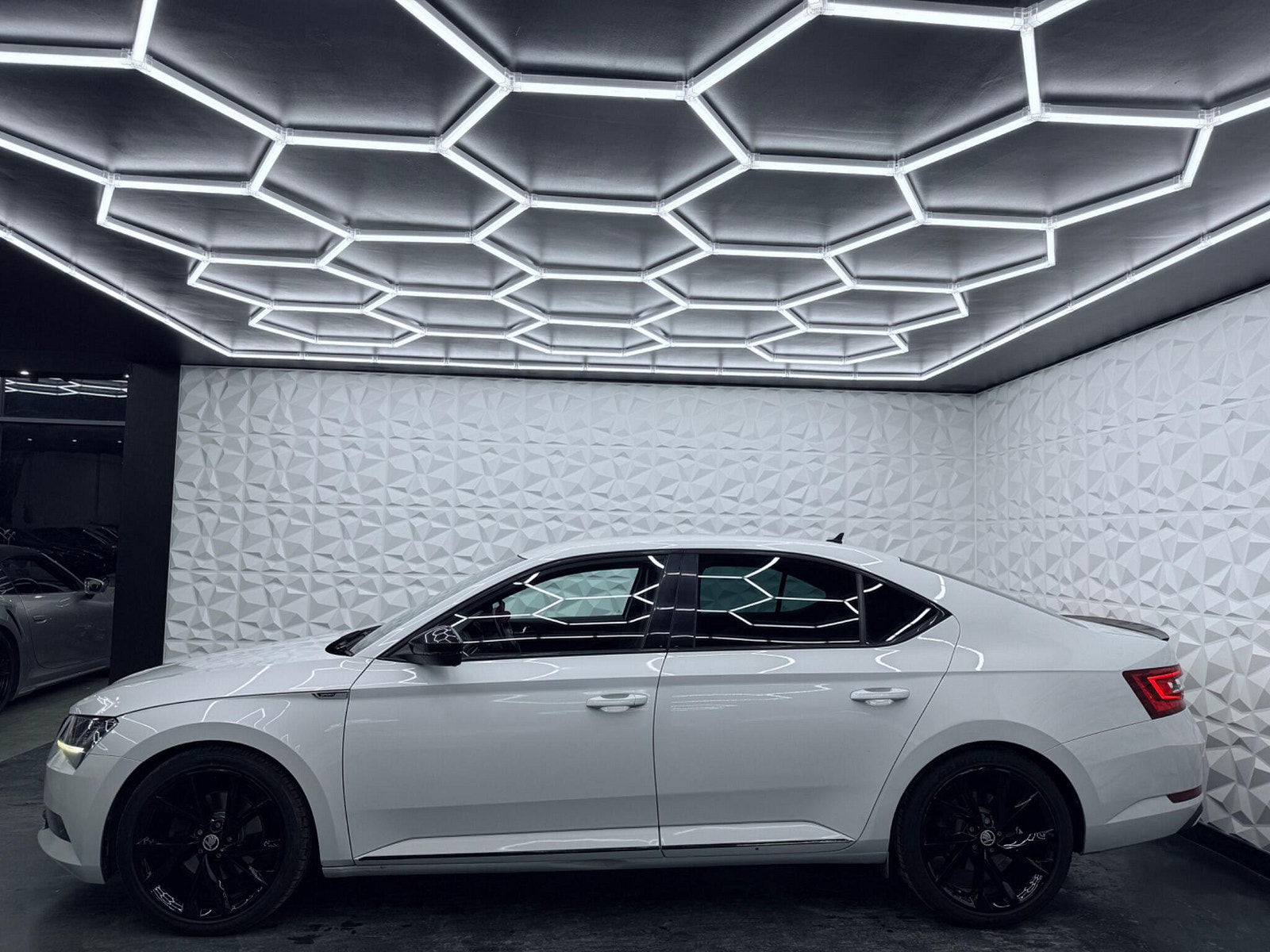 Skoda Superb 2.0 TDI SportLine Euro 6 (s/s) 5dr 5dr Manual 2016