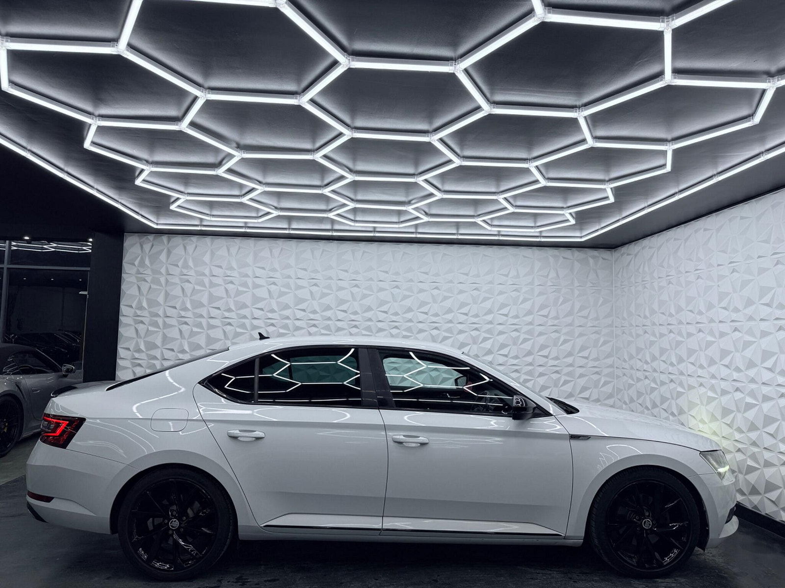 Skoda Superb 2.0 TDI SportLine Euro 6 (s/s) 5dr 5dr Manual 2016