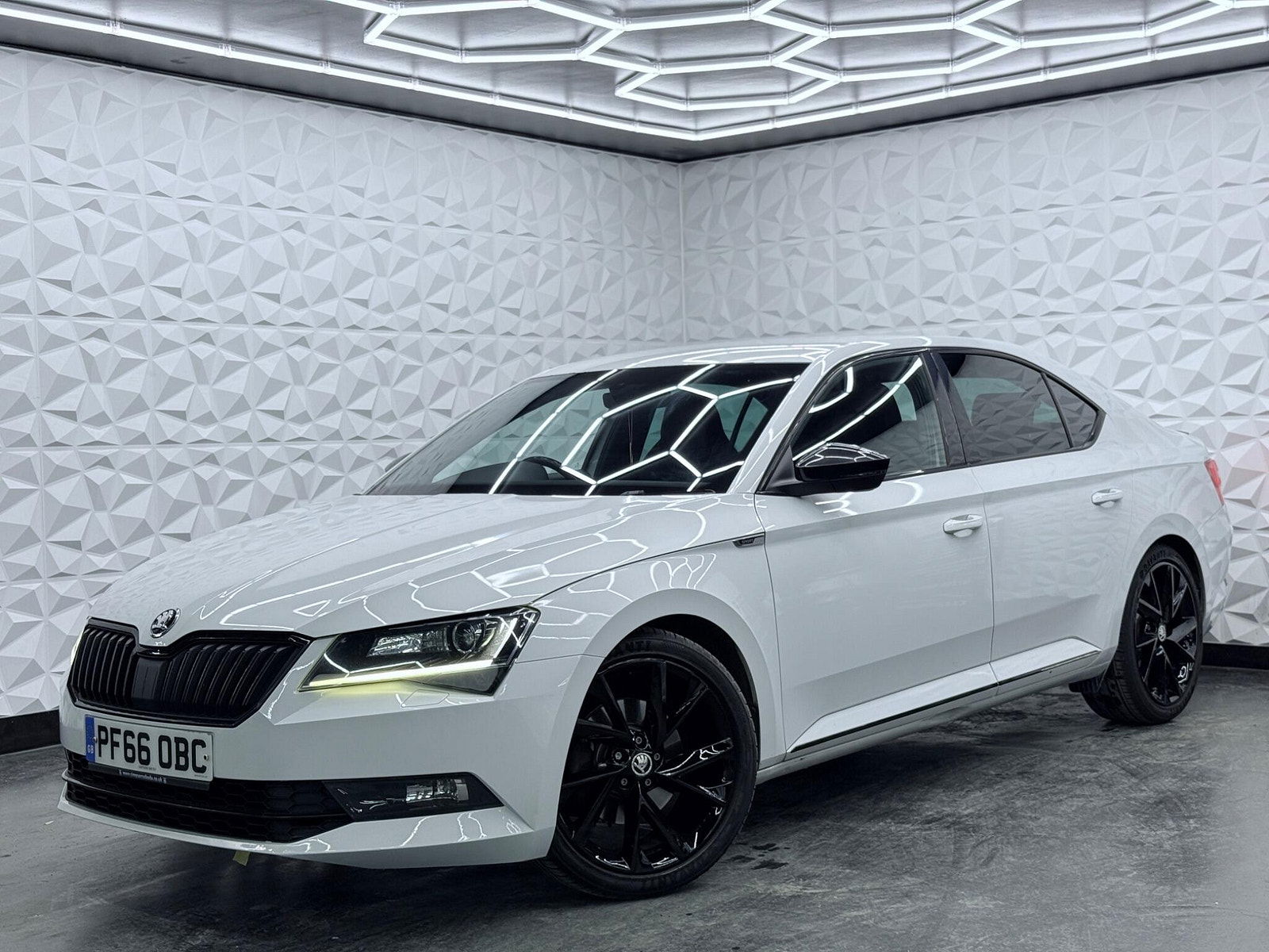 Skoda Superb 2.0 TDI SportLine Euro 6 (s/s) 5dr 5dr Manual 2016