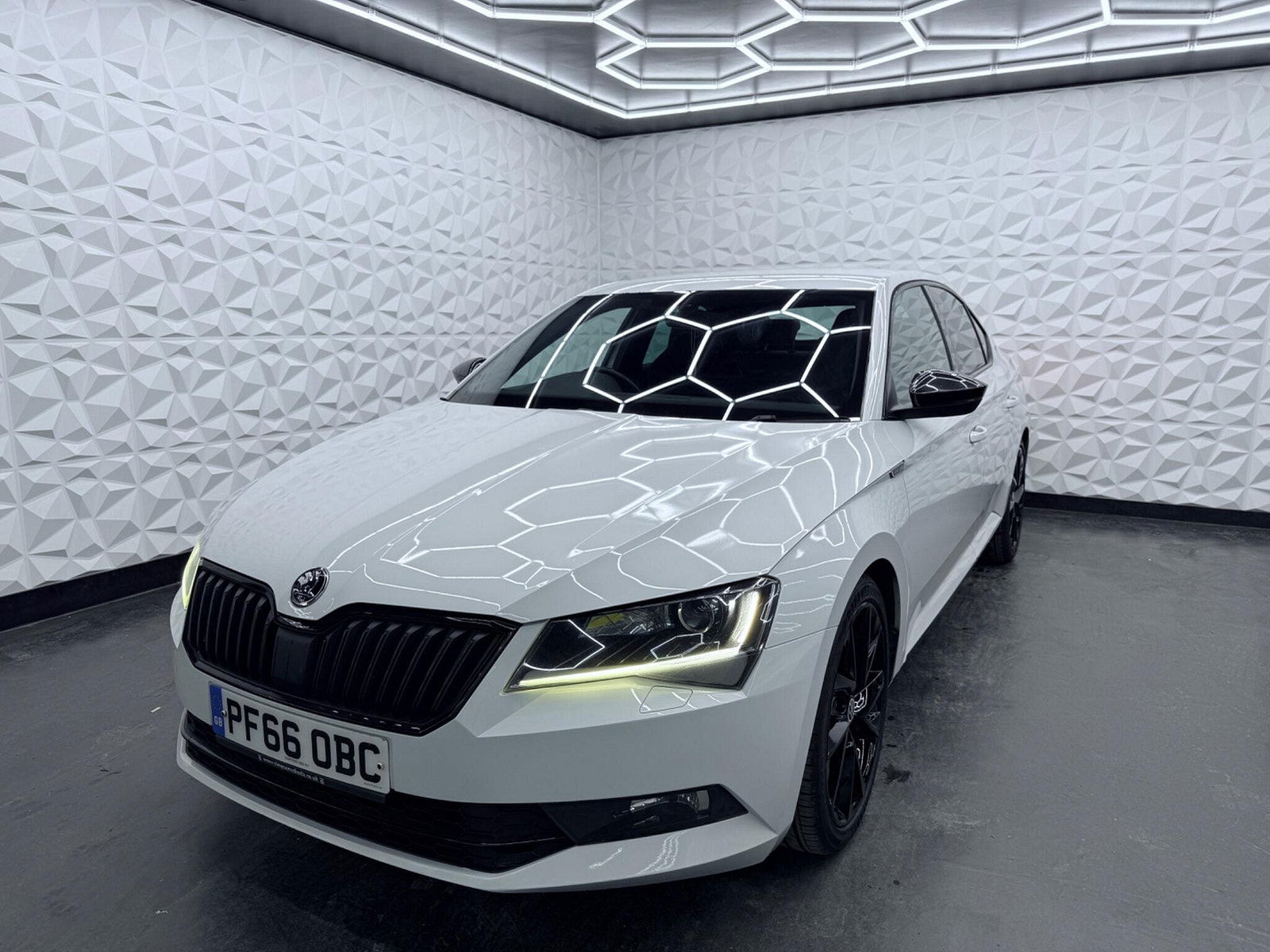 Skoda Superb 2.0 TDI SportLine Euro 6 (s/s) 5dr 5dr Manual 2016