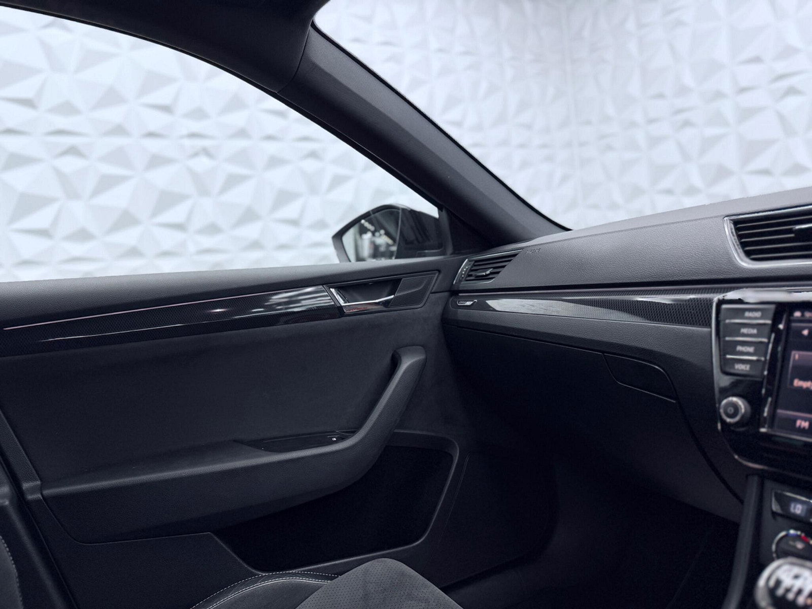 Skoda Superb 2.0 TDI SportLine Euro 6 (s/s) 5dr 5dr Manual 2016