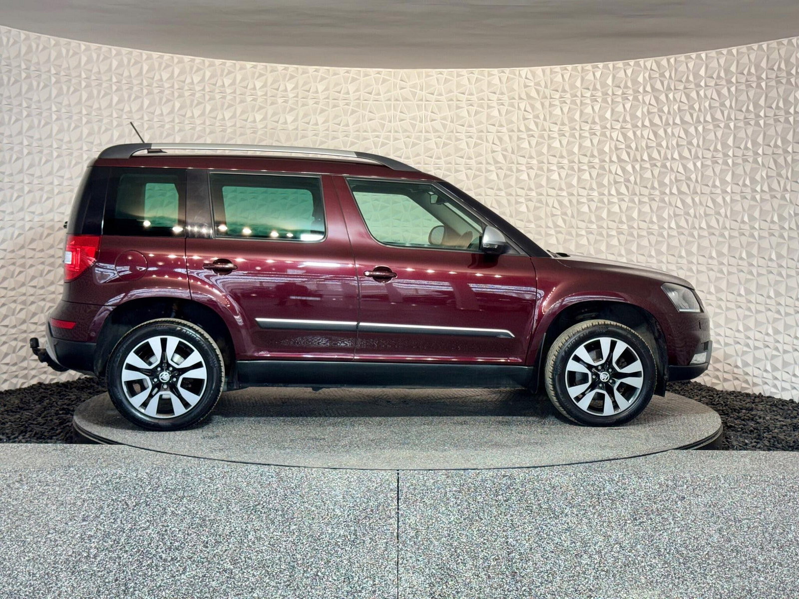 Skoda Yeti 2.0 TDI Laurin & Klement Outdoor 4WD Euro 5 5dr 5dr Manual 2014