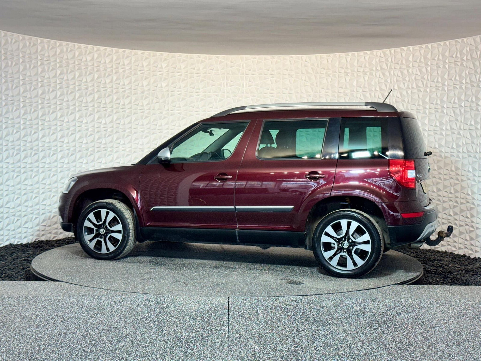 Skoda Yeti 2.0 TDI Laurin & Klement Outdoor 4WD Euro 5 5dr 5dr Manual 2014
