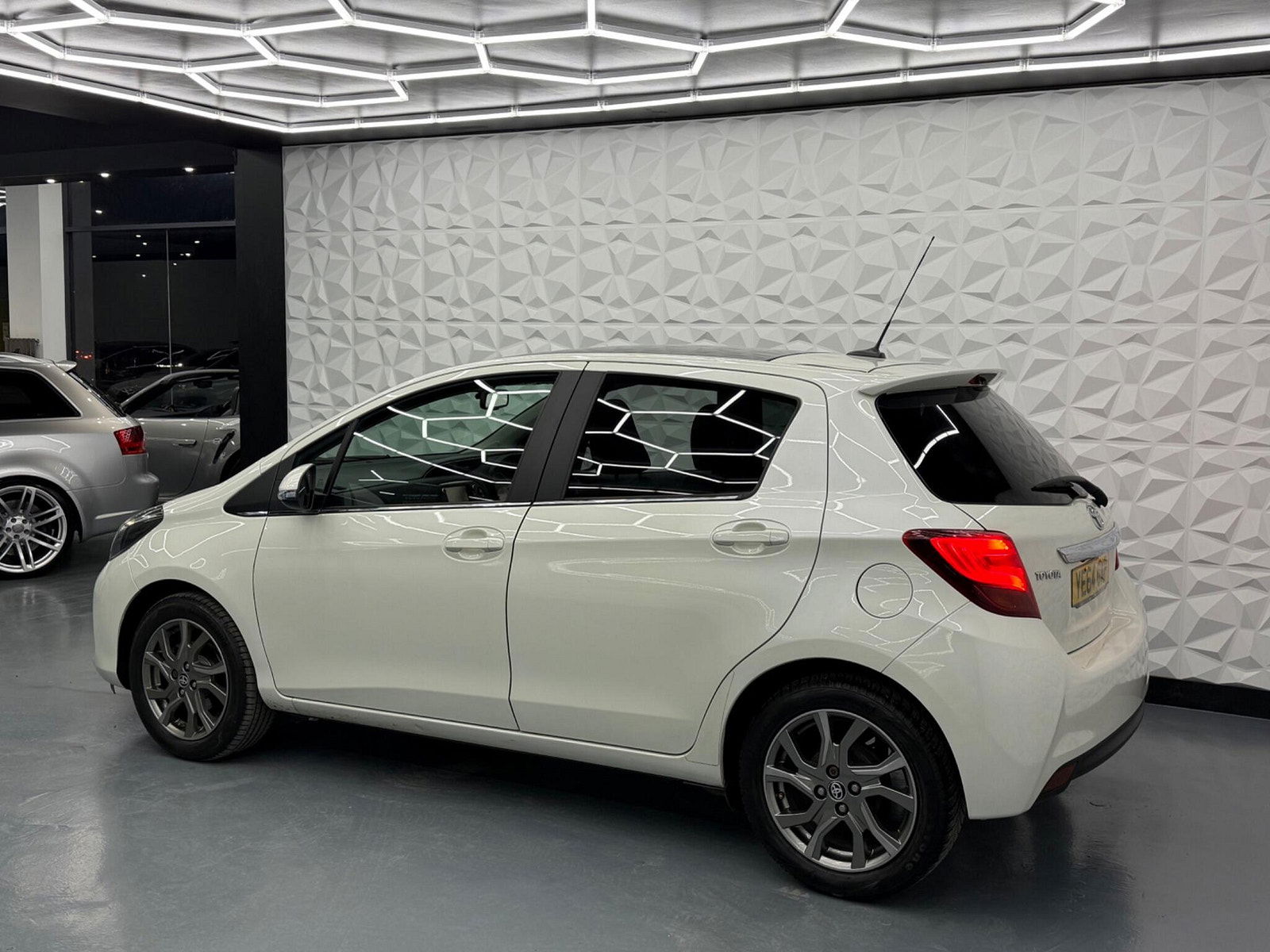 Toyota Yaris 1.33 Dual VVT-i Excel Euro 5 5dr Euro 5 5dr Manual 2014