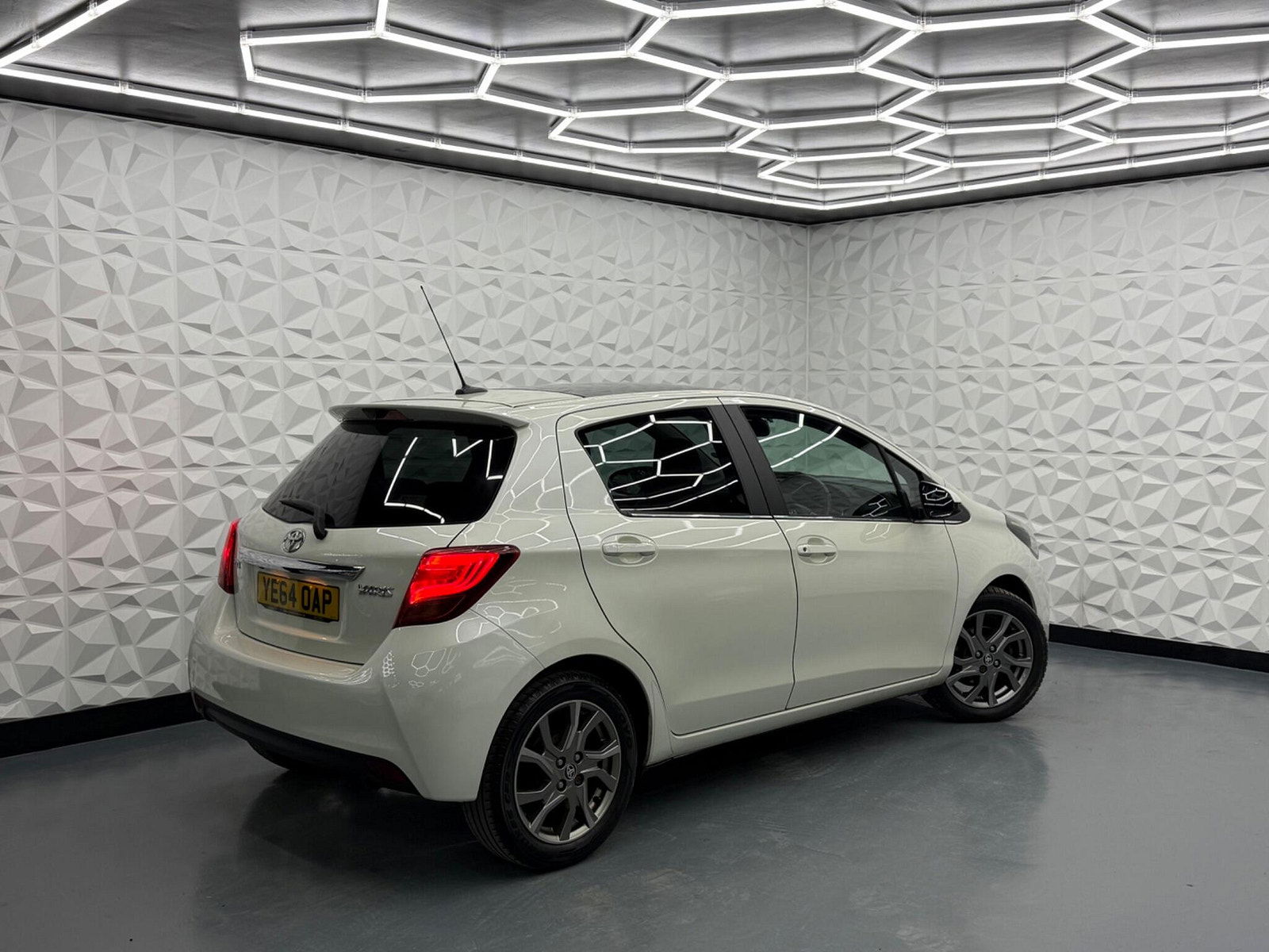 Toyota Yaris 1.33 Dual VVT-i Excel Euro 5 5dr Euro 5 5dr Manual 2014