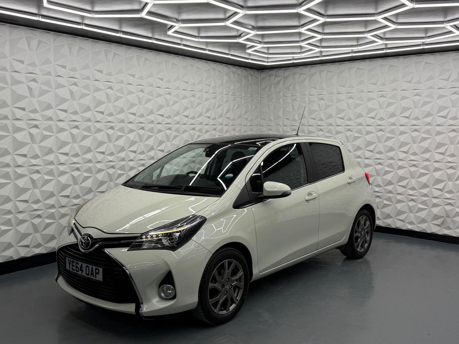 Toyota Yaris 1.33 Dual VVT-i Excel Euro 5 5dr Euro 5 5dr Manual 2014