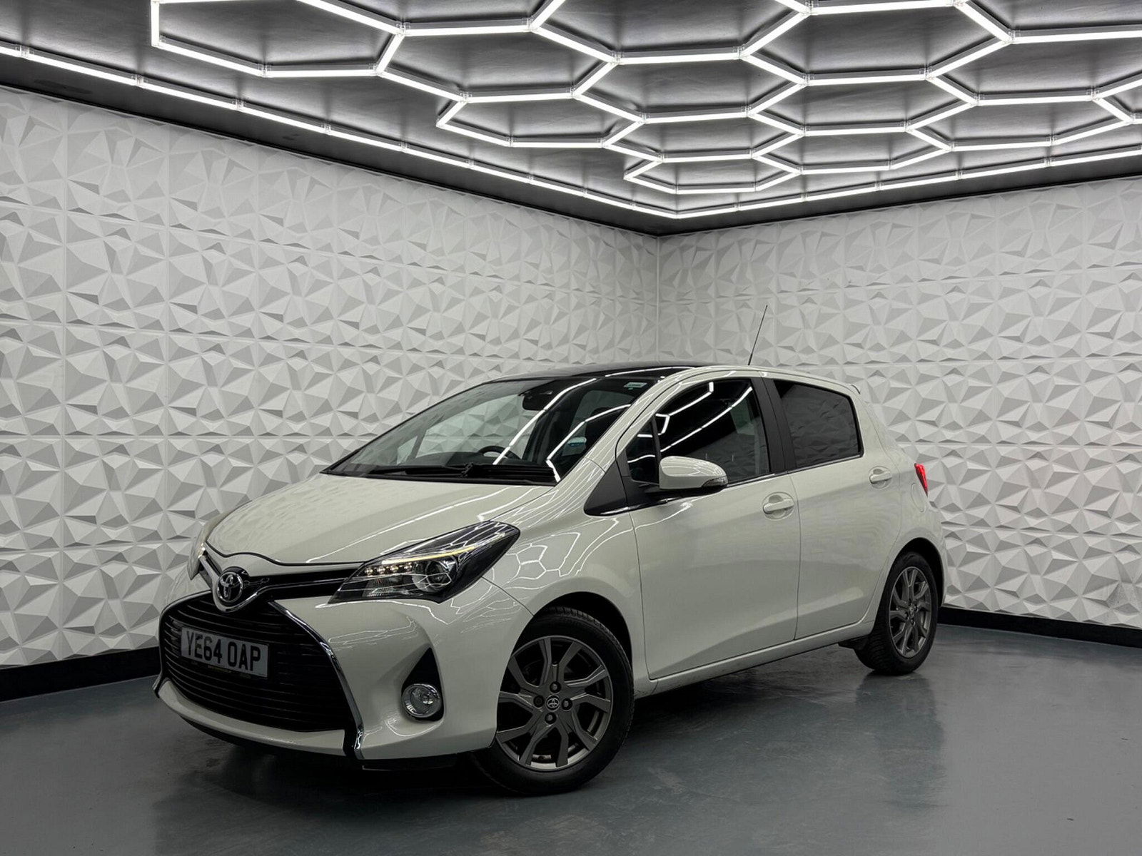 Toyota Yaris 1.33 Dual VVT-i Excel Euro 5 5dr Euro 5 5dr Manual 2014