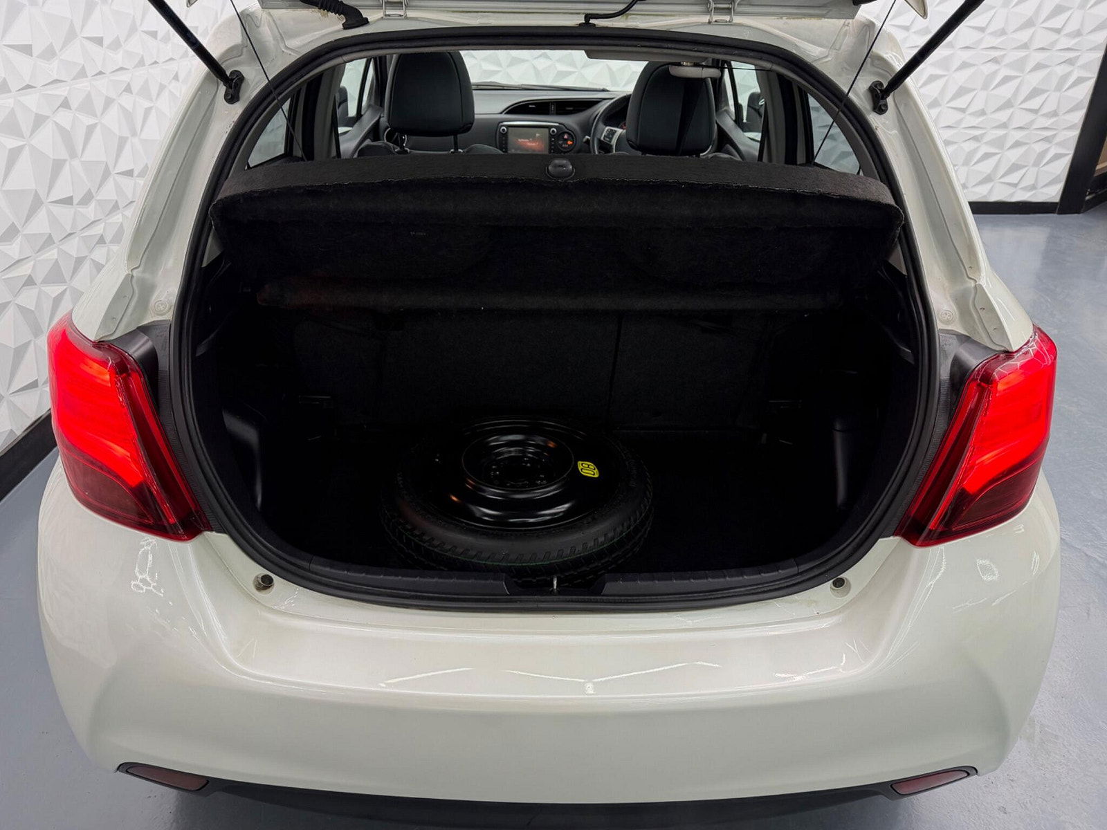 Toyota Yaris 1.33 Dual VVT-i Excel Euro 5 5dr Euro 5 5dr Manual 2014