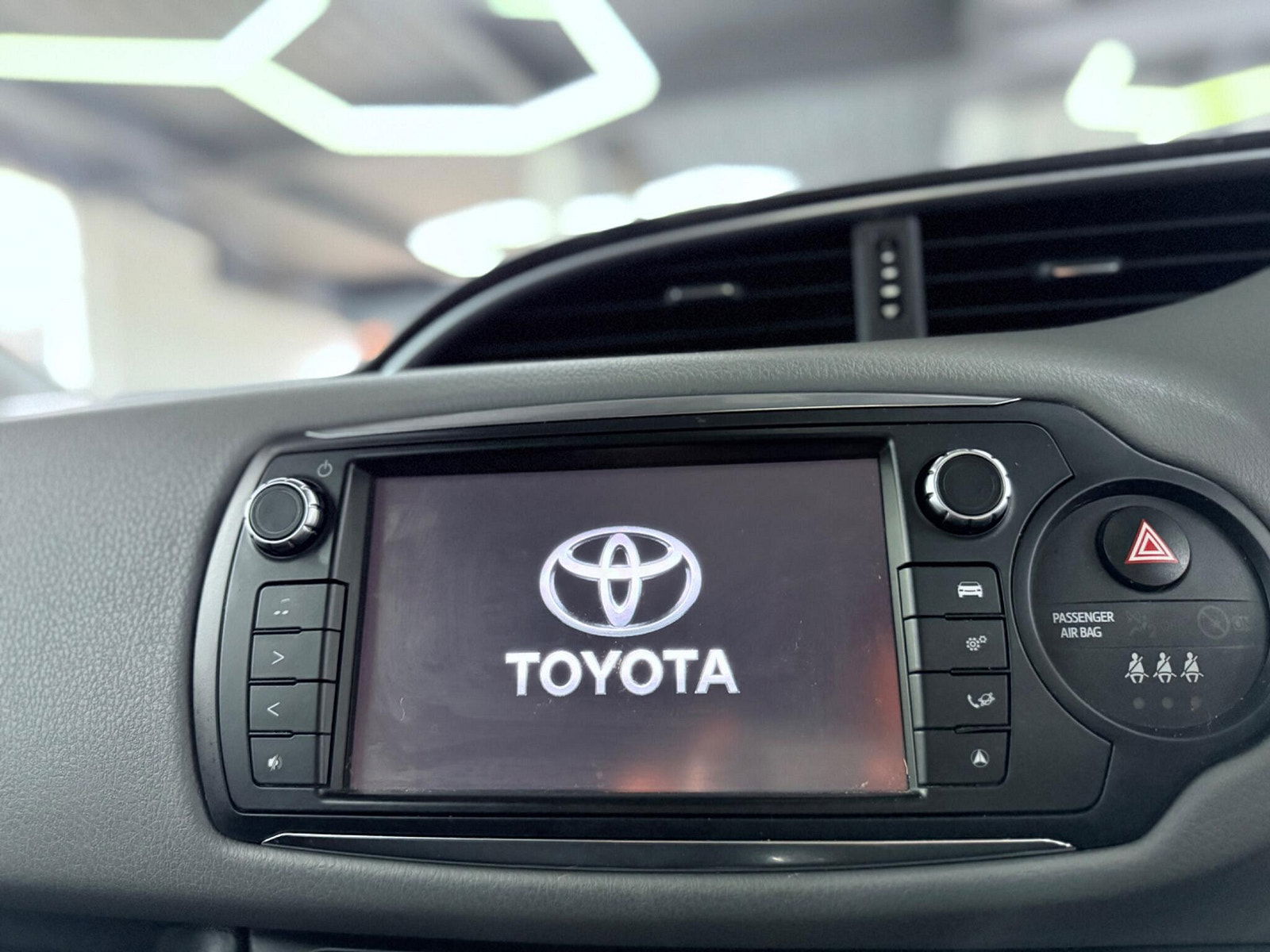 Toyota Yaris 1.33 Dual VVT-i Icon Euro 6 5dr 5dr Manual 2016