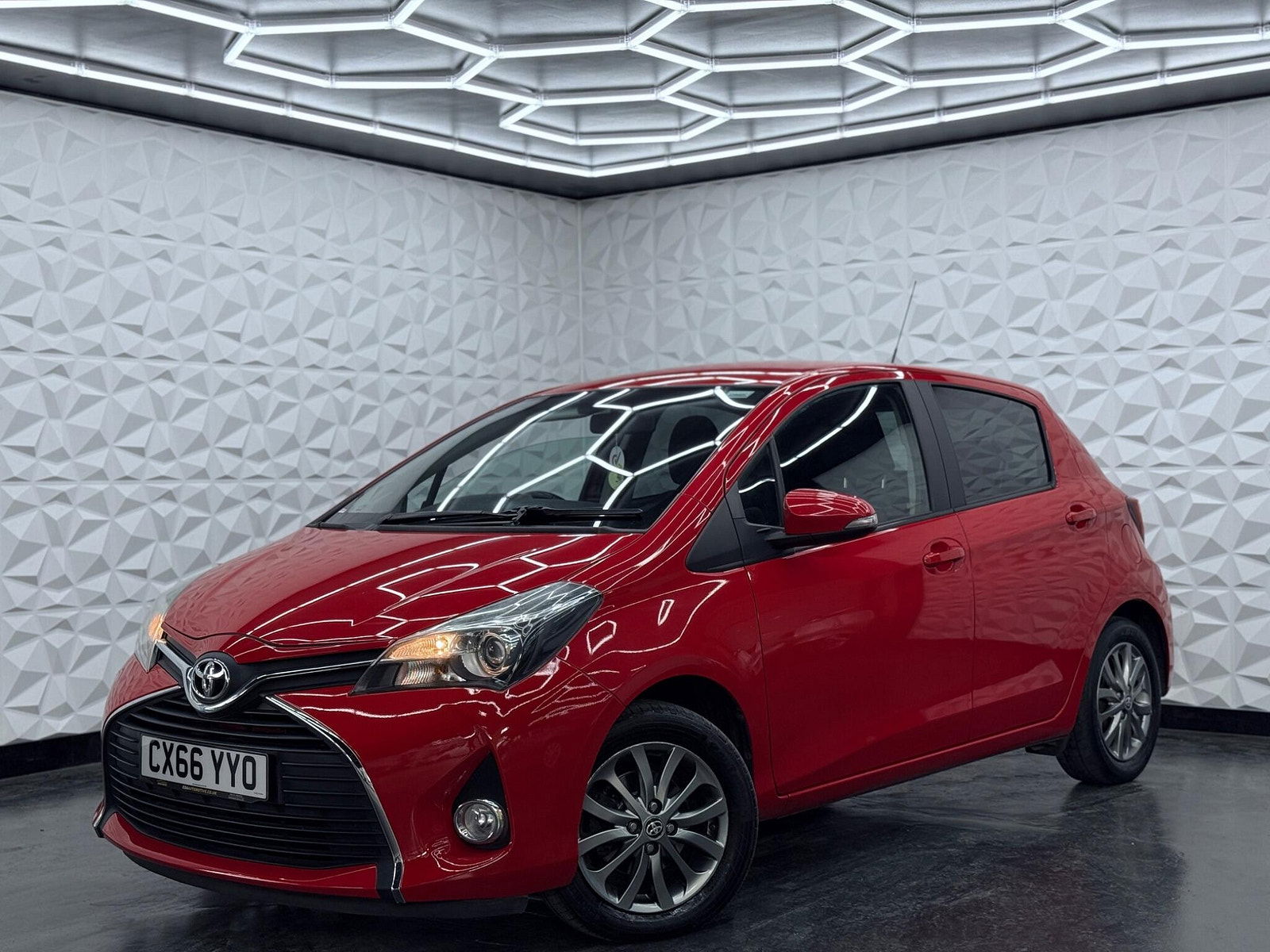 Toyota Yaris 1.33 Dual VVT-i Icon Euro 6 5dr 5dr Manual 2016