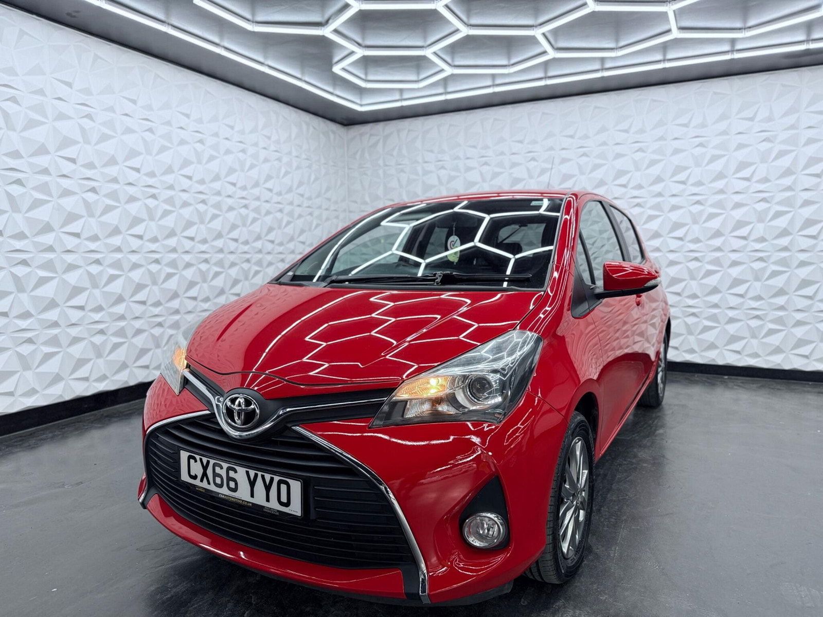 Toyota Yaris 1.33 Dual VVT-i Icon Euro 6 5dr 5dr Manual 2016