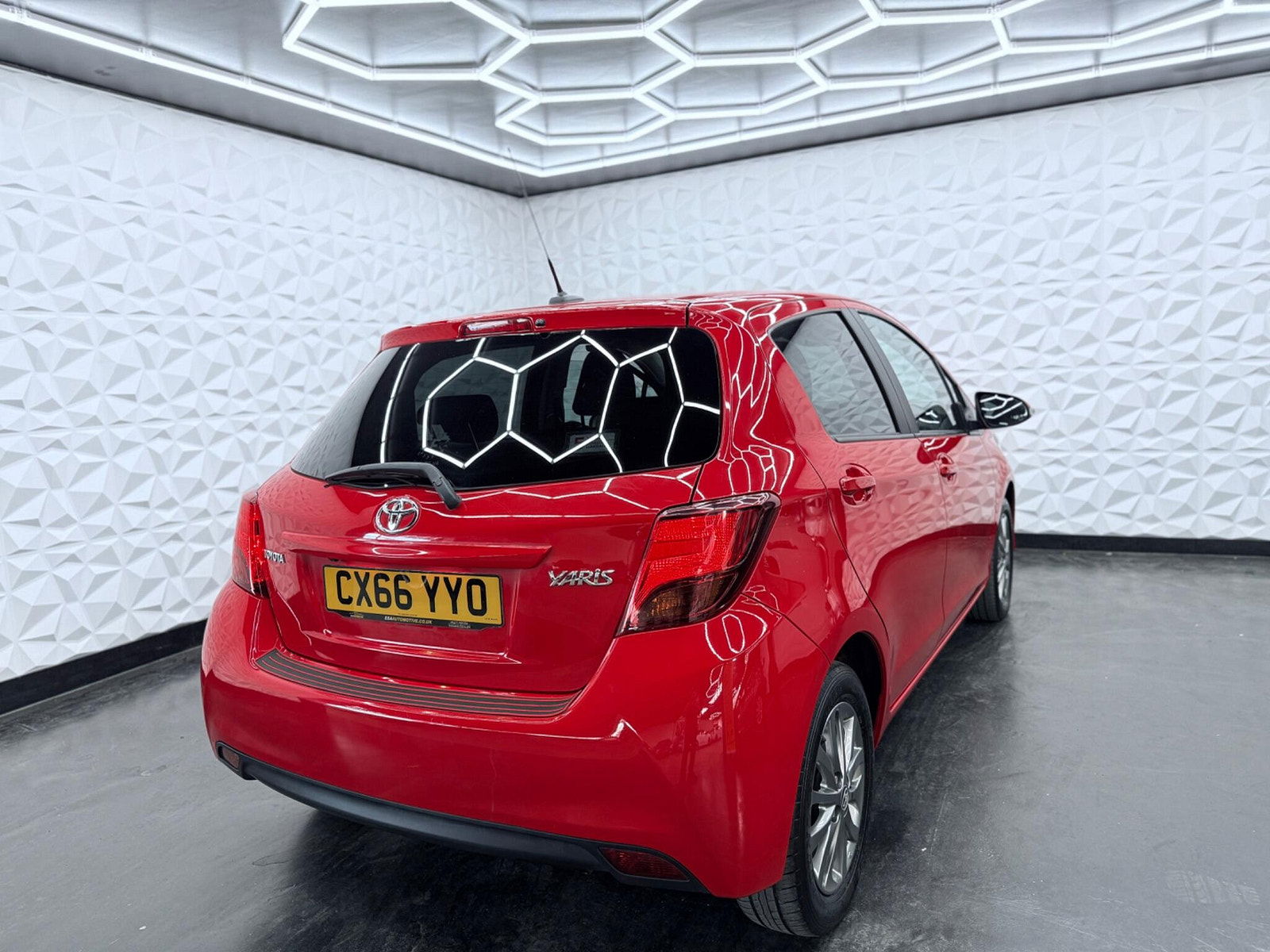 Toyota Yaris 1.33 Dual VVT-i Icon Euro 6 5dr 5dr Manual 2016