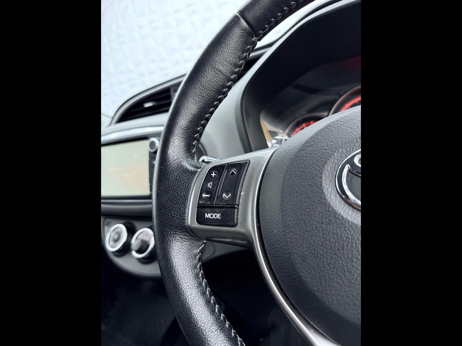 Toyota Yaris 1.33 Dual VVT-i Icon Euro 6 5dr 5dr Manual 2016