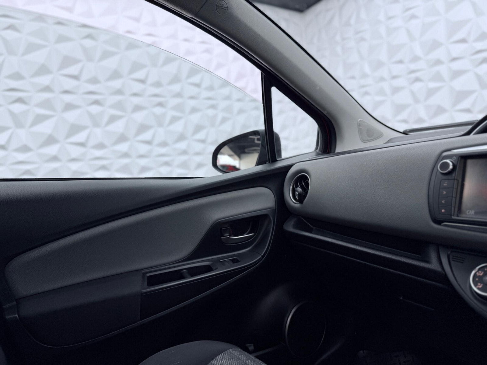 Toyota Yaris 1.33 Dual VVT-i Icon Euro 6 5dr 5dr Manual 2016