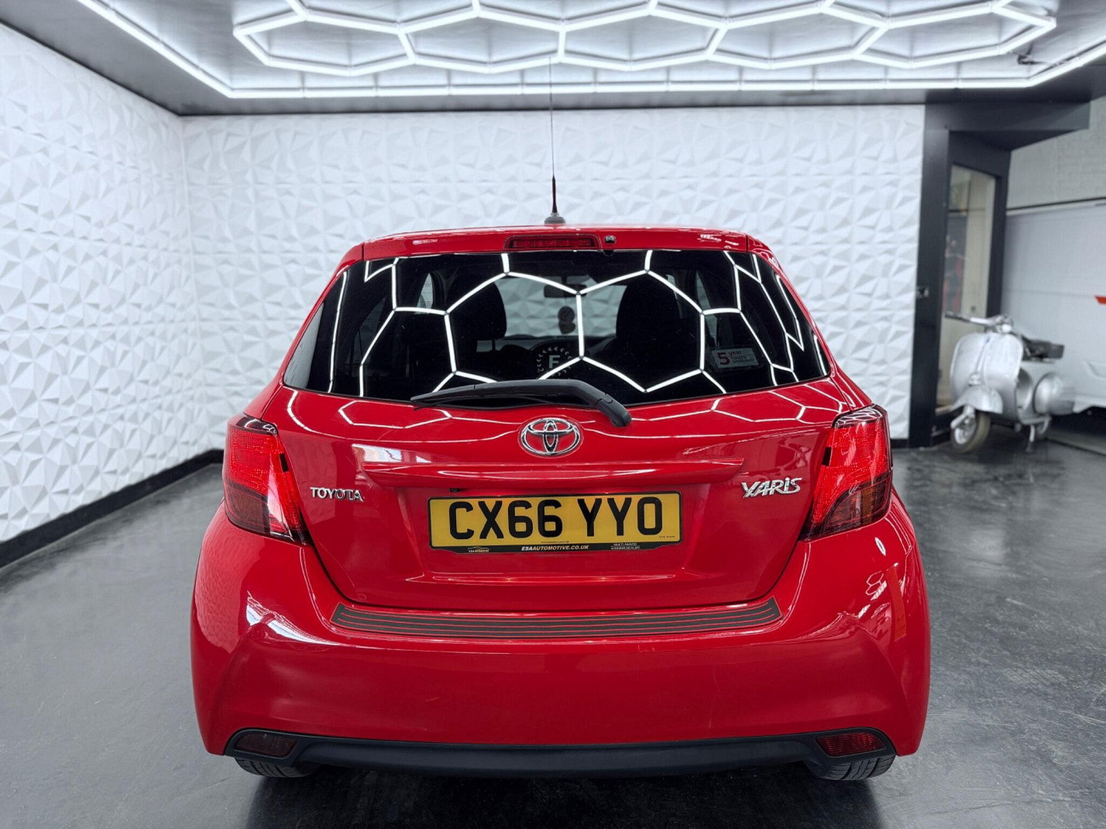 Toyota Yaris 1.33 Dual VVT-i Icon Euro 6 5dr 5dr Manual 2016