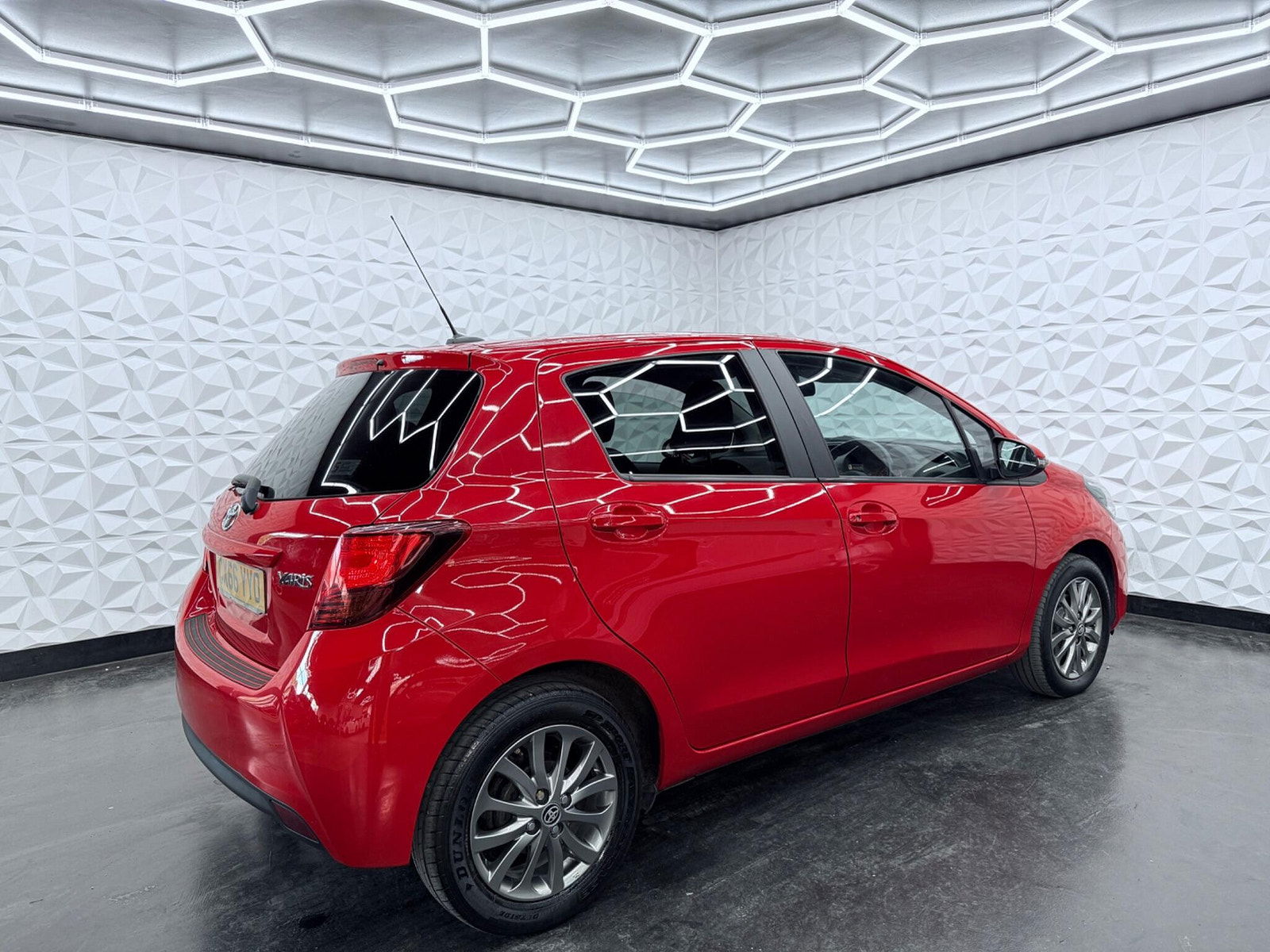 Toyota Yaris 1.33 Dual VVT-i Icon Euro 6 5dr 5dr Manual 2016