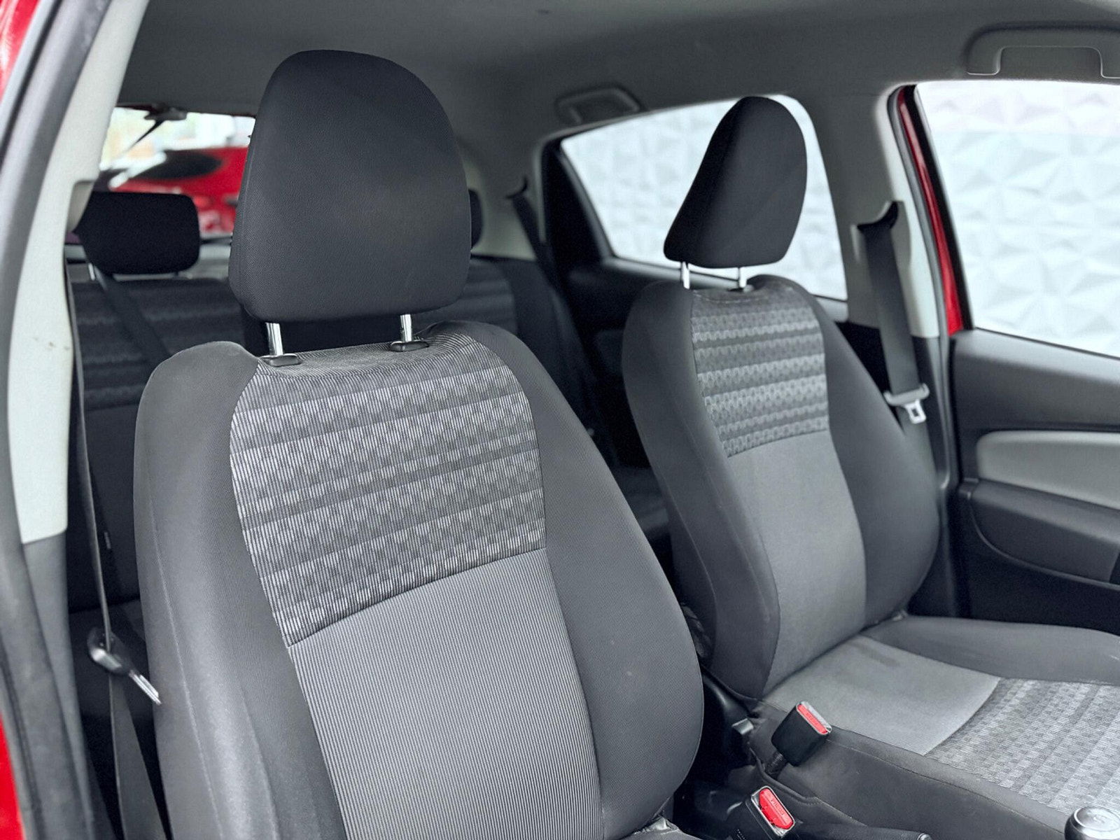 Toyota Yaris 1.33 Dual VVT-i Icon Euro 6 5dr 5dr Manual 2016