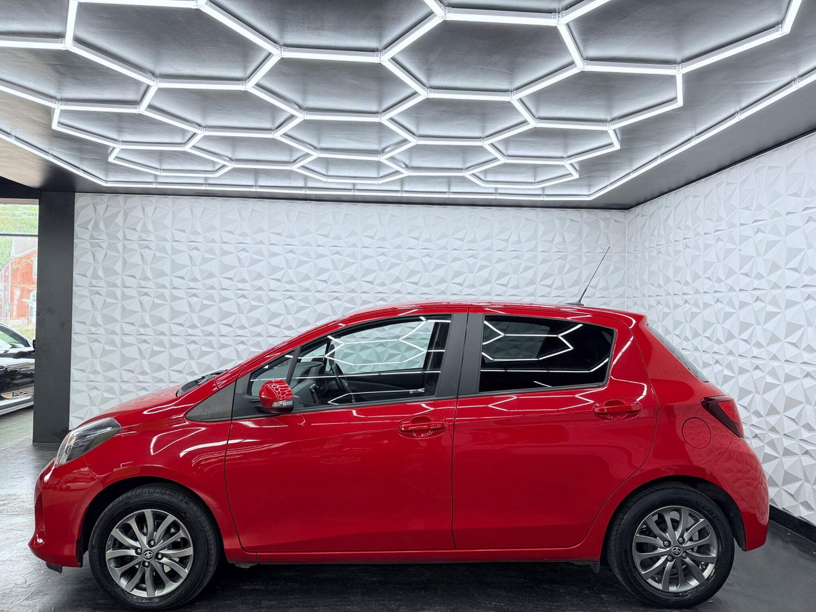 Toyota Yaris 1.33 Dual VVT-i Icon Euro 6 5dr 5dr Manual 2016