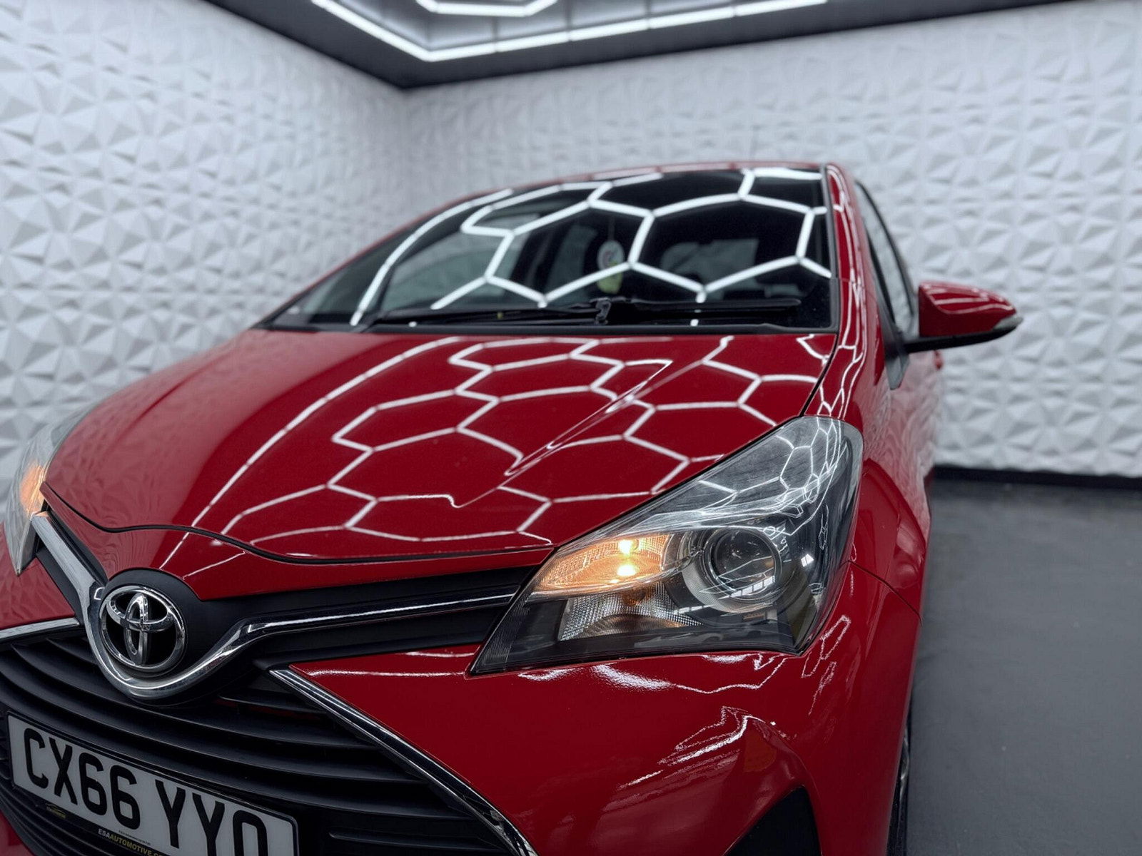 Toyota Yaris 1.33 Dual VVT-i Icon Euro 6 5dr 5dr Manual 2016