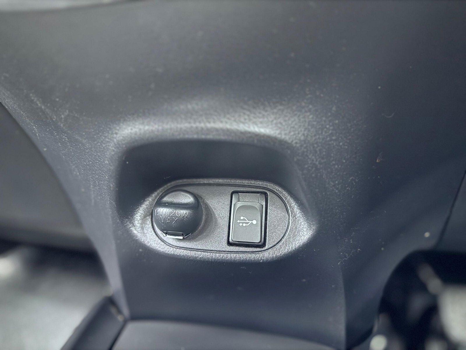 Toyota Yaris 1.33 Dual VVT-i Icon Euro 6 5dr 5dr Manual 2016