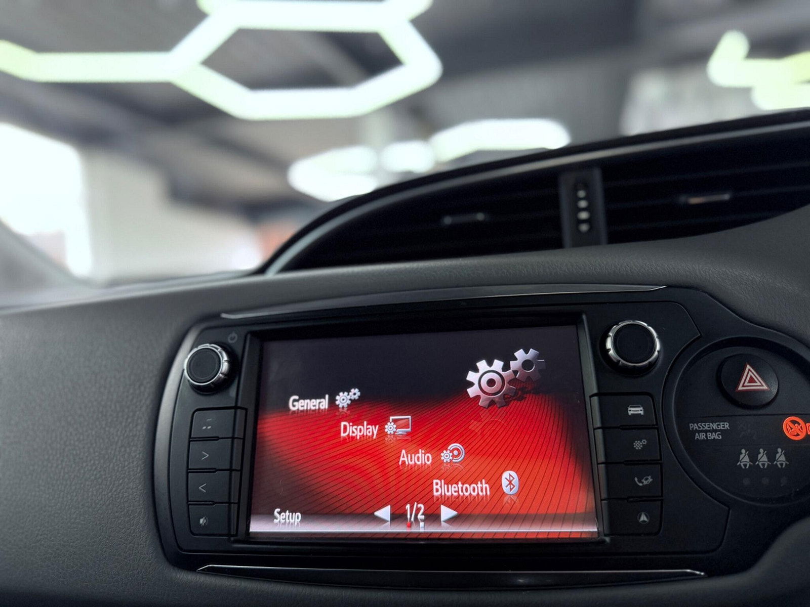 Toyota Yaris 1.33 Dual VVT-i Icon Euro 6 5dr 5dr Manual 2016