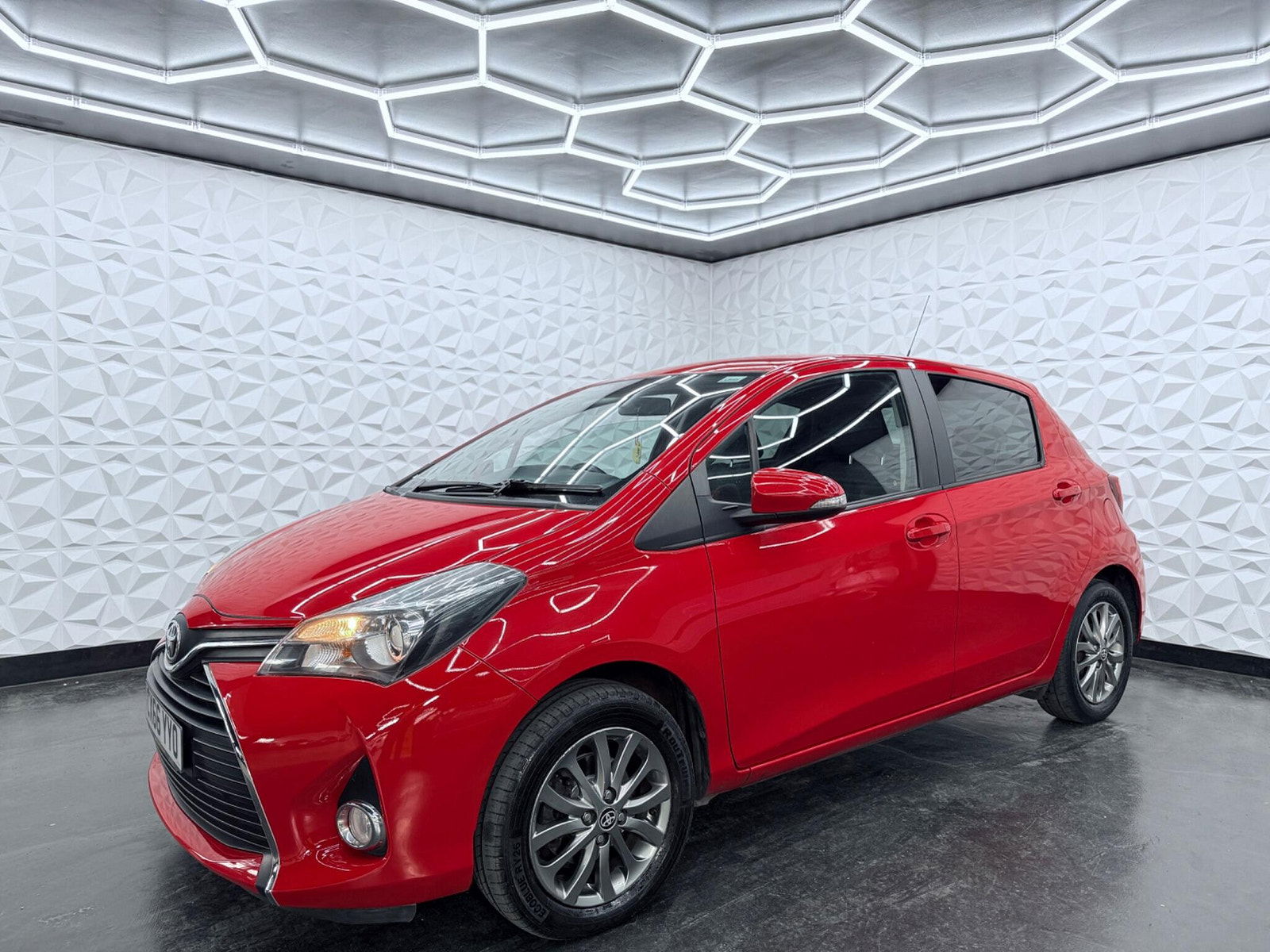 Toyota Yaris 1.33 Dual VVT-i Icon Euro 6 5dr 5dr Manual 2016