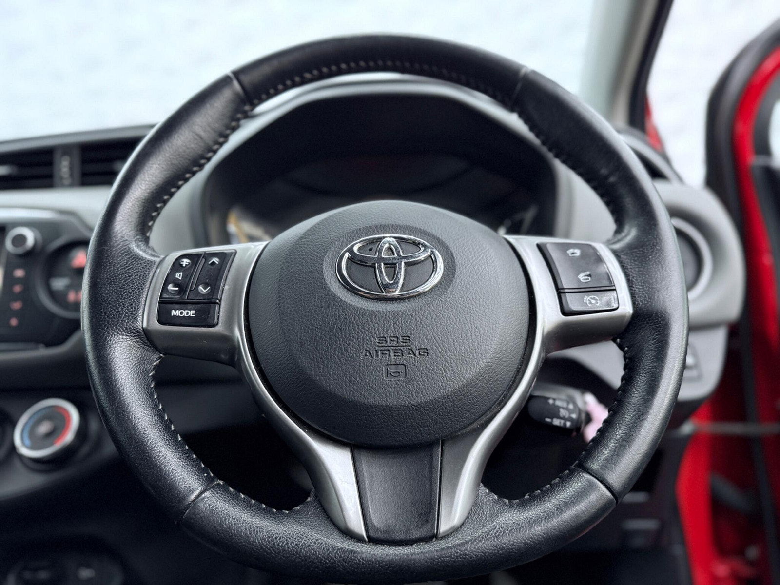 Toyota Yaris 1.33 Dual VVT-i Icon Euro 6 5dr 5dr Manual 2016