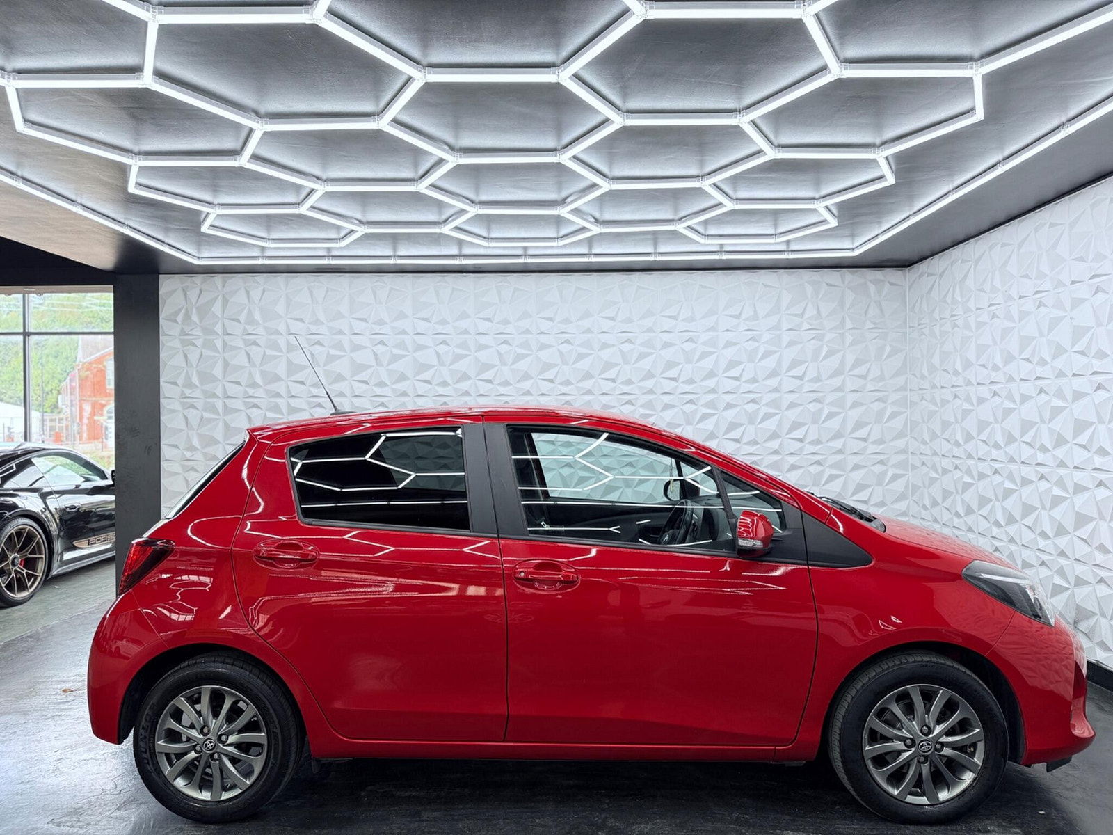 Toyota Yaris 1.33 Dual VVT-i Icon Euro 6 5dr 5dr Manual 2016