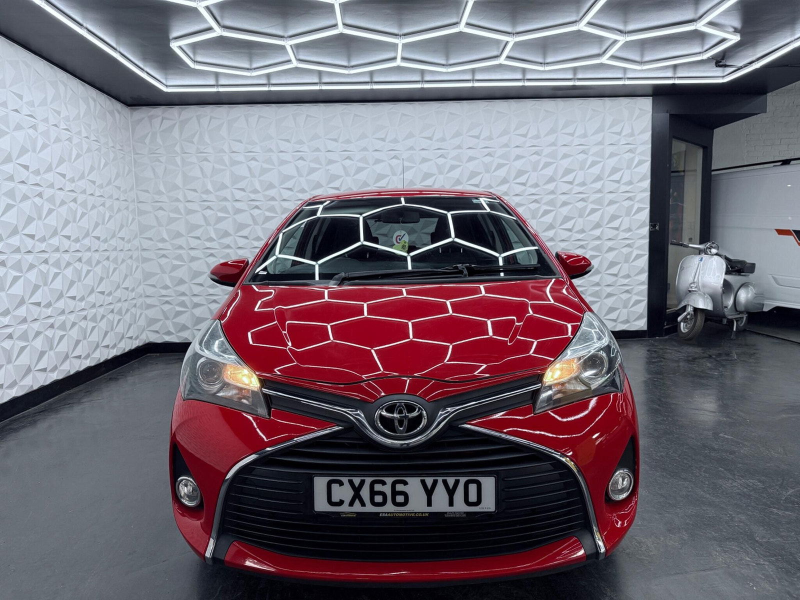 Toyota Yaris 1.33 Dual VVT-i Icon Euro 6 5dr 5dr Manual 2016