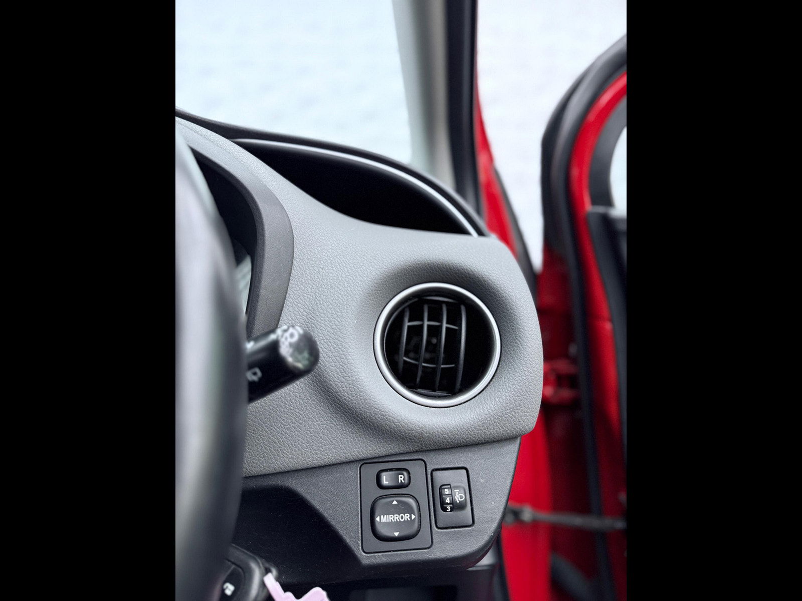 Toyota Yaris 1.33 Dual VVT-i Icon Euro 6 5dr 5dr Manual 2016