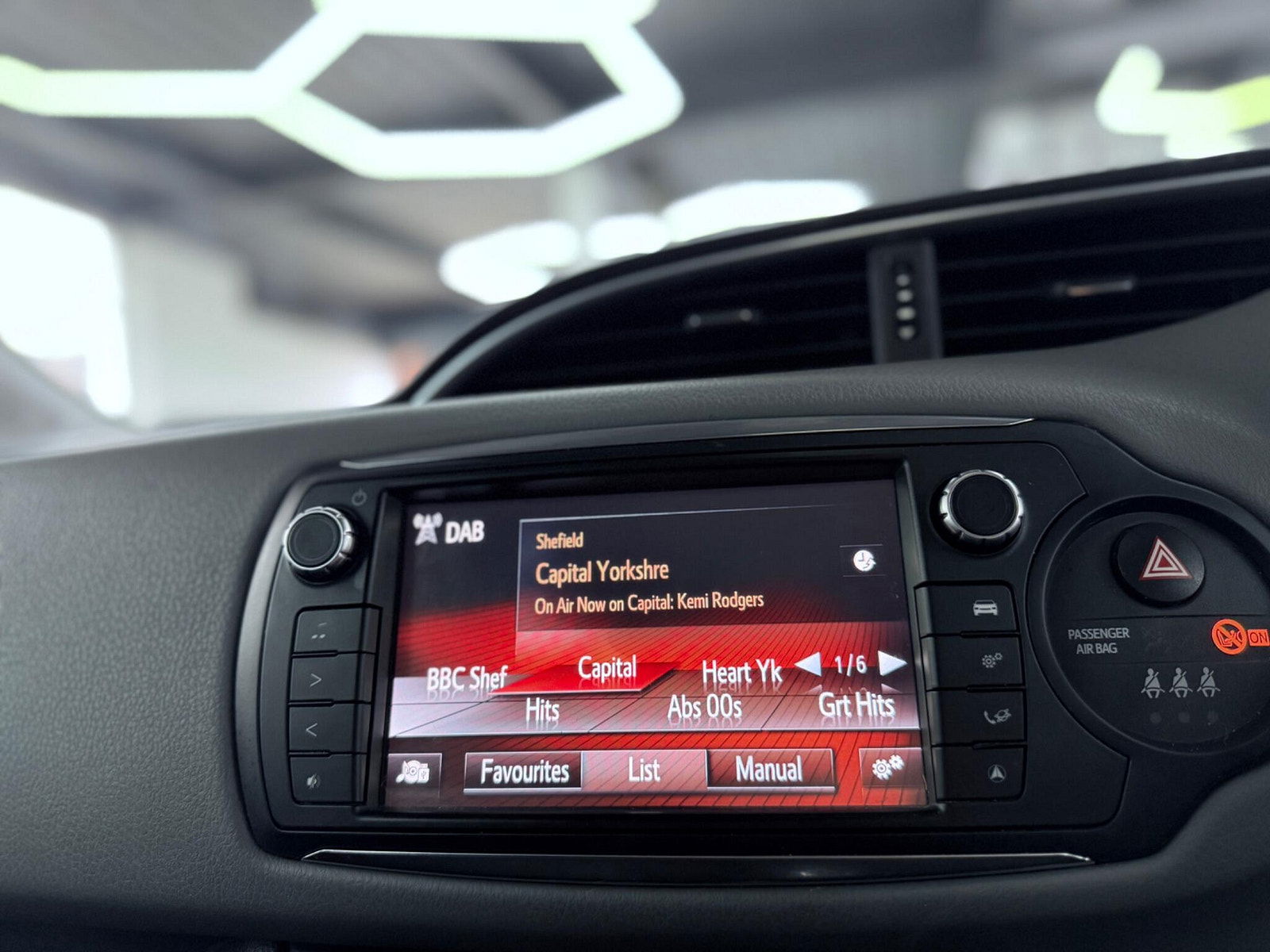 Toyota Yaris 1.33 Dual VVT-i Icon Euro 6 5dr 5dr Manual 2016