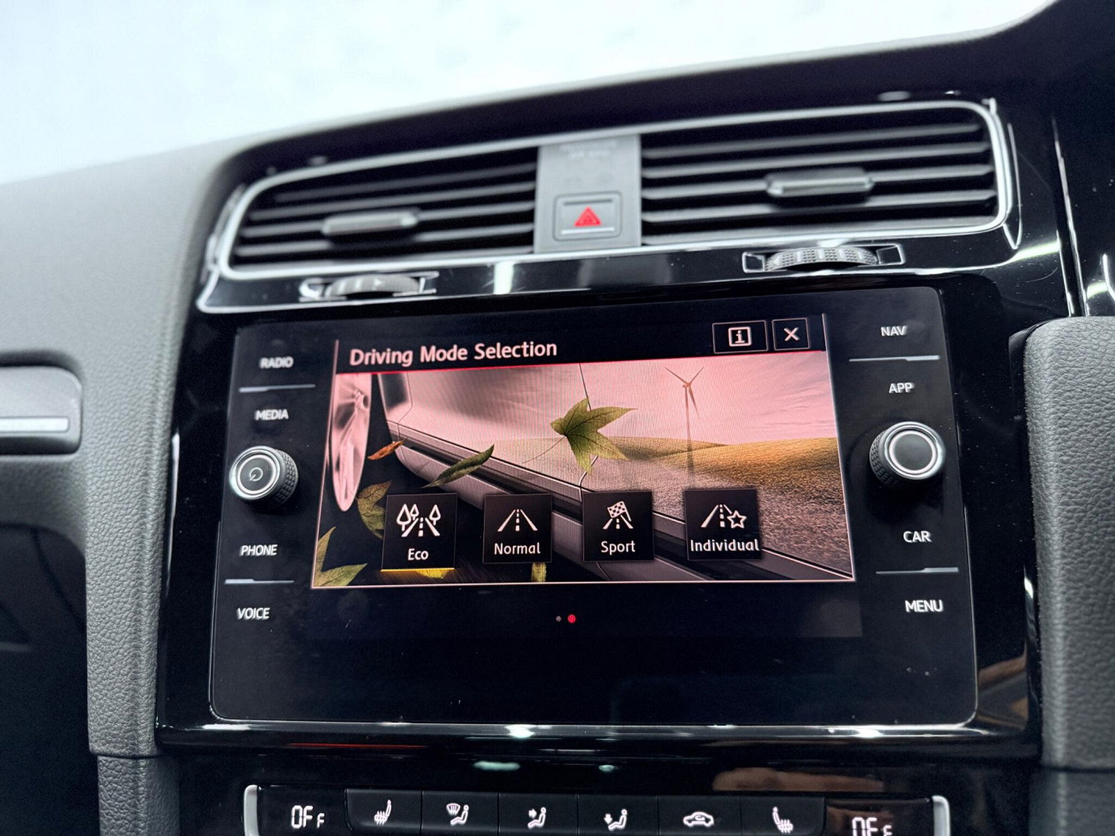 Volkswagen Golf 2.0 TSI BlueMotion Tech GTI DSG Euro 6 (s/s) 5dr 5dr Automatic 2017