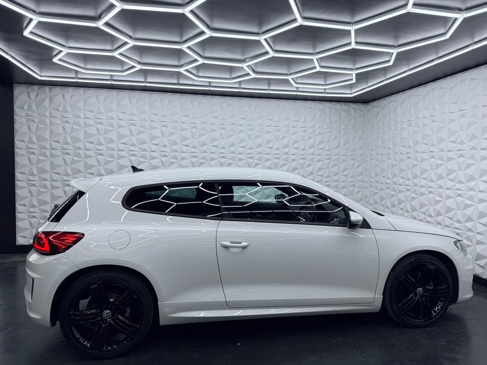 Volkswagen Scirocco 2.0 TSI BlueMotion Tech R-Line Euro 6 (s/s) 3dr 3dr Manual 2016