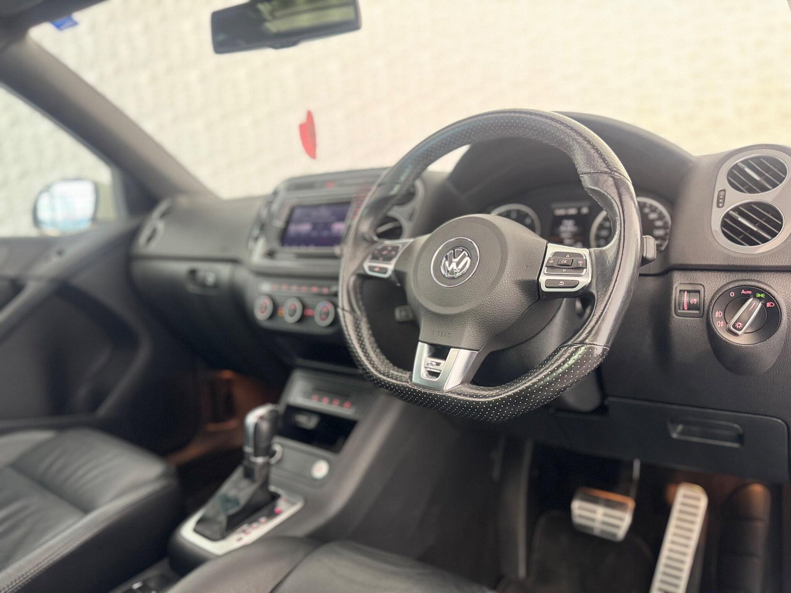 Volkswagen Tiguan 2.0 TDI BlueMotion Tech R-Line Edition DSG 4WD Euro 6 (s/s) 5dr 5dr Automatic 2015