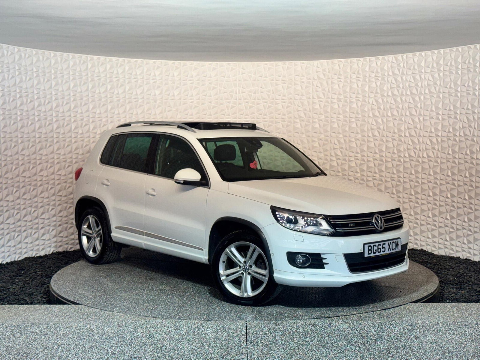 Volkswagen Tiguan 2.0 TDI BlueMotion Tech R-Line Edition DSG 4WD Euro 6 (s/s) 5dr 5dr Automatic 2015
