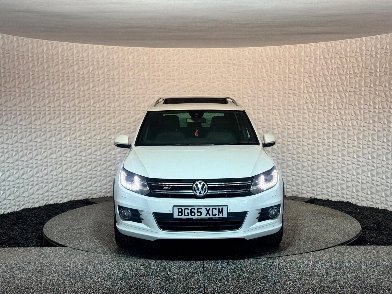Volkswagen Tiguan 2.0 TDI BlueMotion Tech R-Line Edition DSG 4WD Euro 6 (s/s) 5dr 5dr Automatic 2015