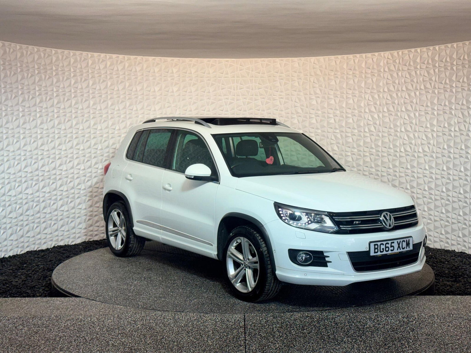 Volkswagen Tiguan 2.0 TDI BlueMotion Tech R-Line Edition DSG 4WD Euro 6 (s/s) 5dr 5dr Automatic 2015